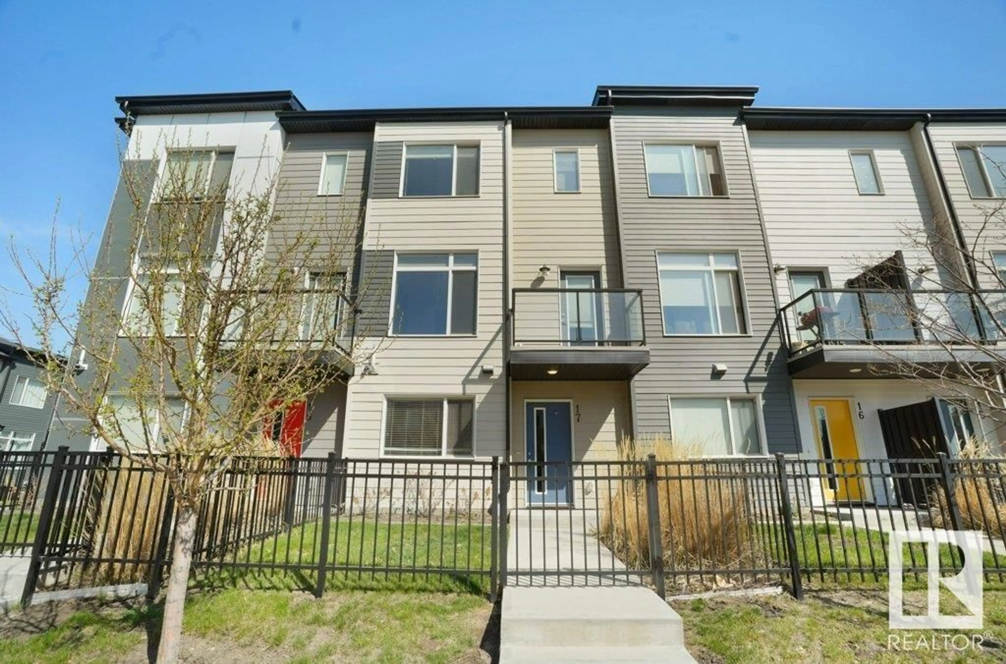 A pic from outside/outdoor area/front of a property/back of a property/a pic from drone, unknown for 804 - 17 WELSH DR, Edmonton Alberta T6X1Y8