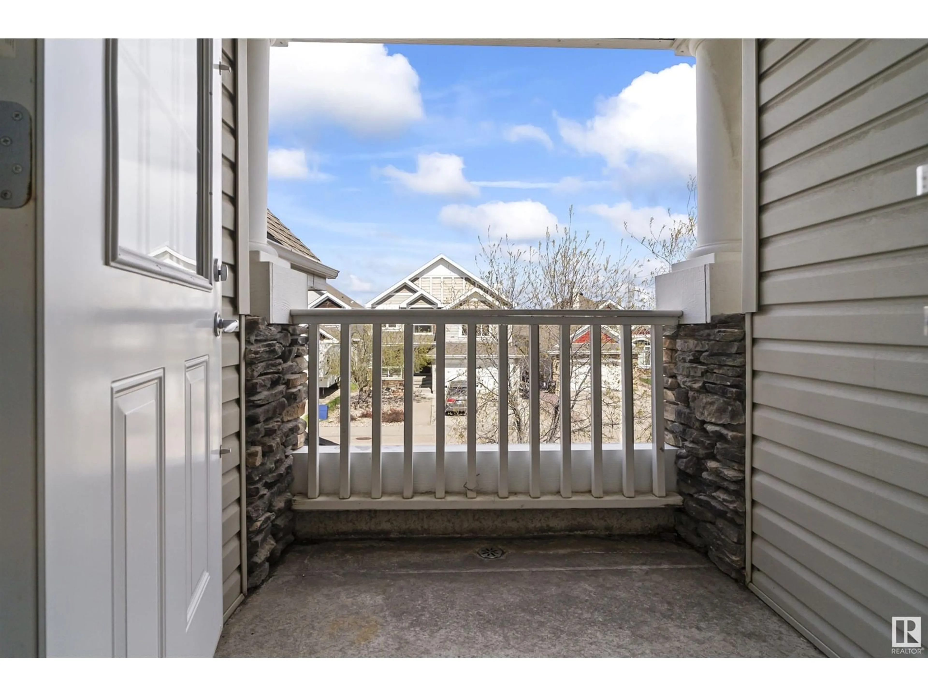 Patio, unknown for 558 STEWART CR, Edmonton Alberta T6X1B5