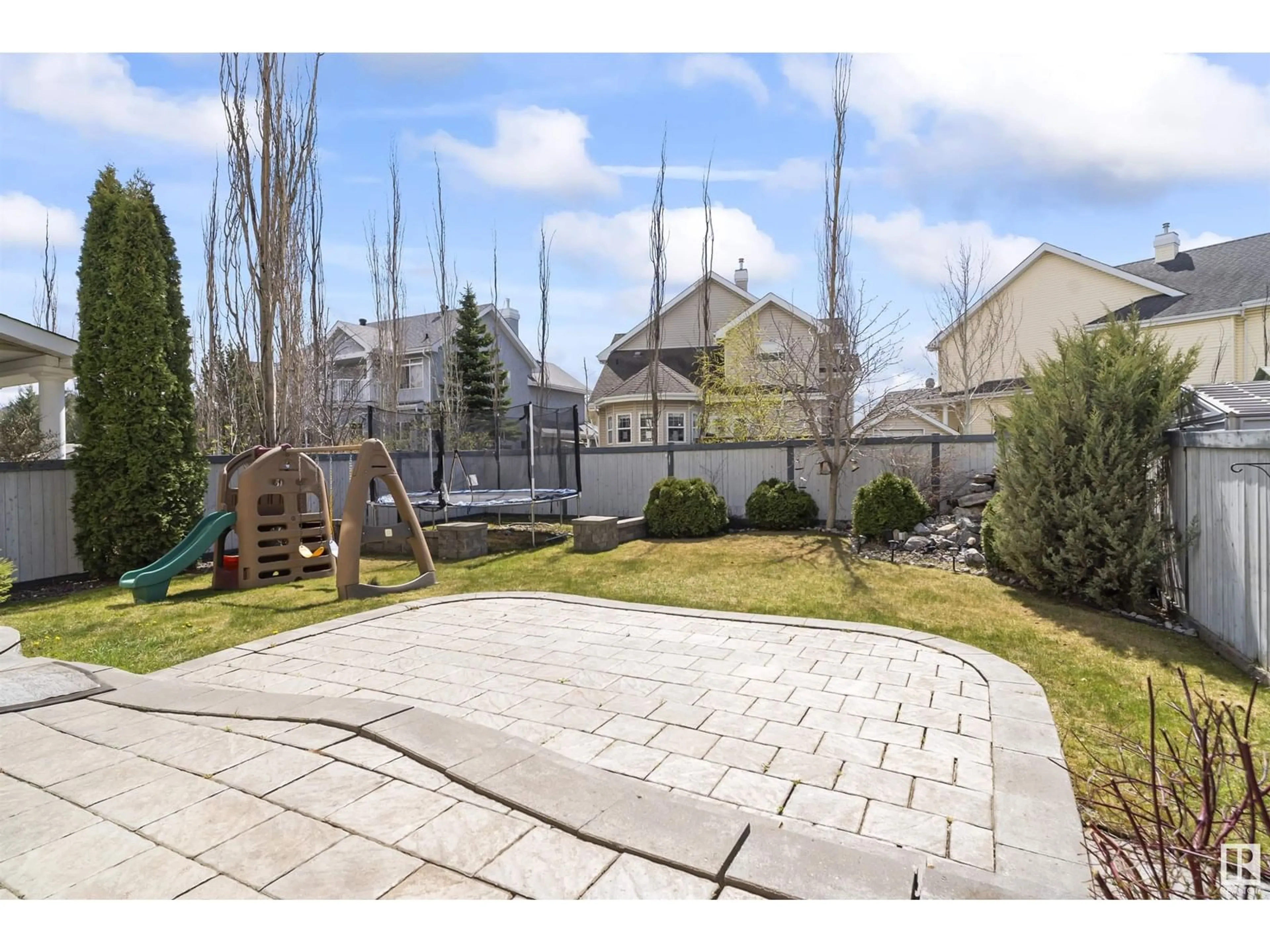 Patio, street for 558 STEWART CR, Edmonton Alberta T6X1B5