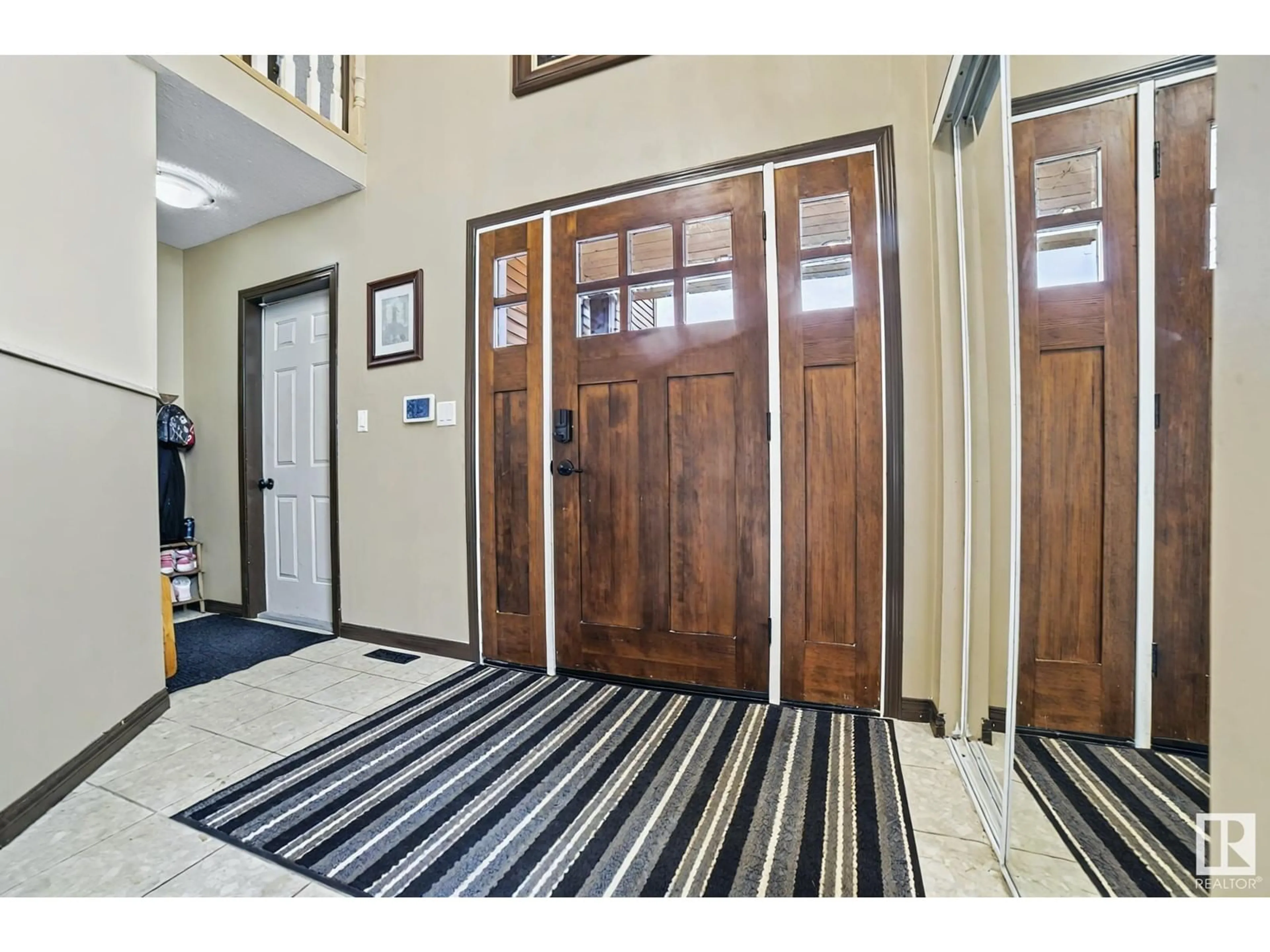 Indoor foyer for 14939 47 ST, Edmonton Alberta T5Y2Z3