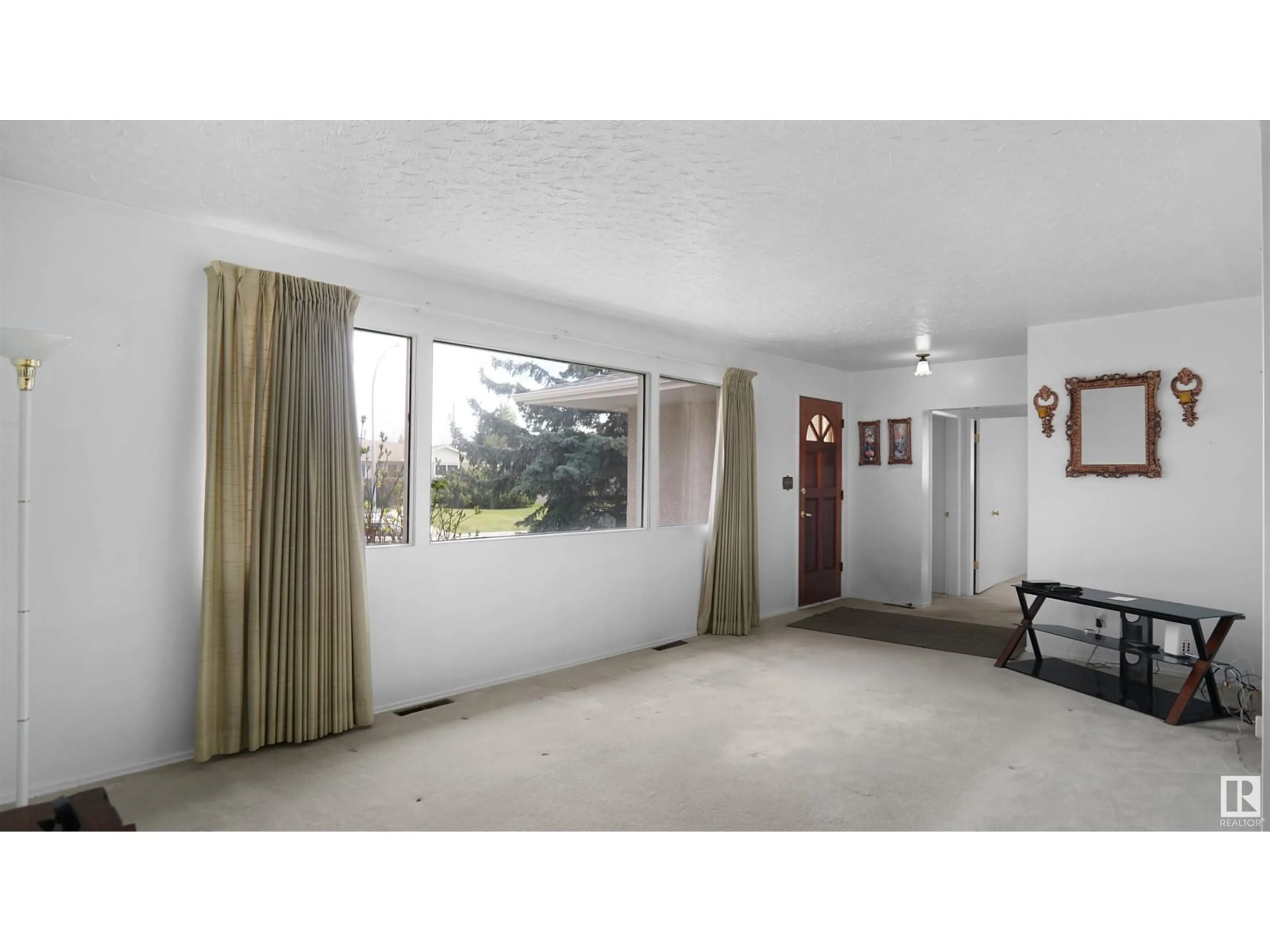 A pic of a room for 13320 130 ST, Edmonton Alberta T5L1L8