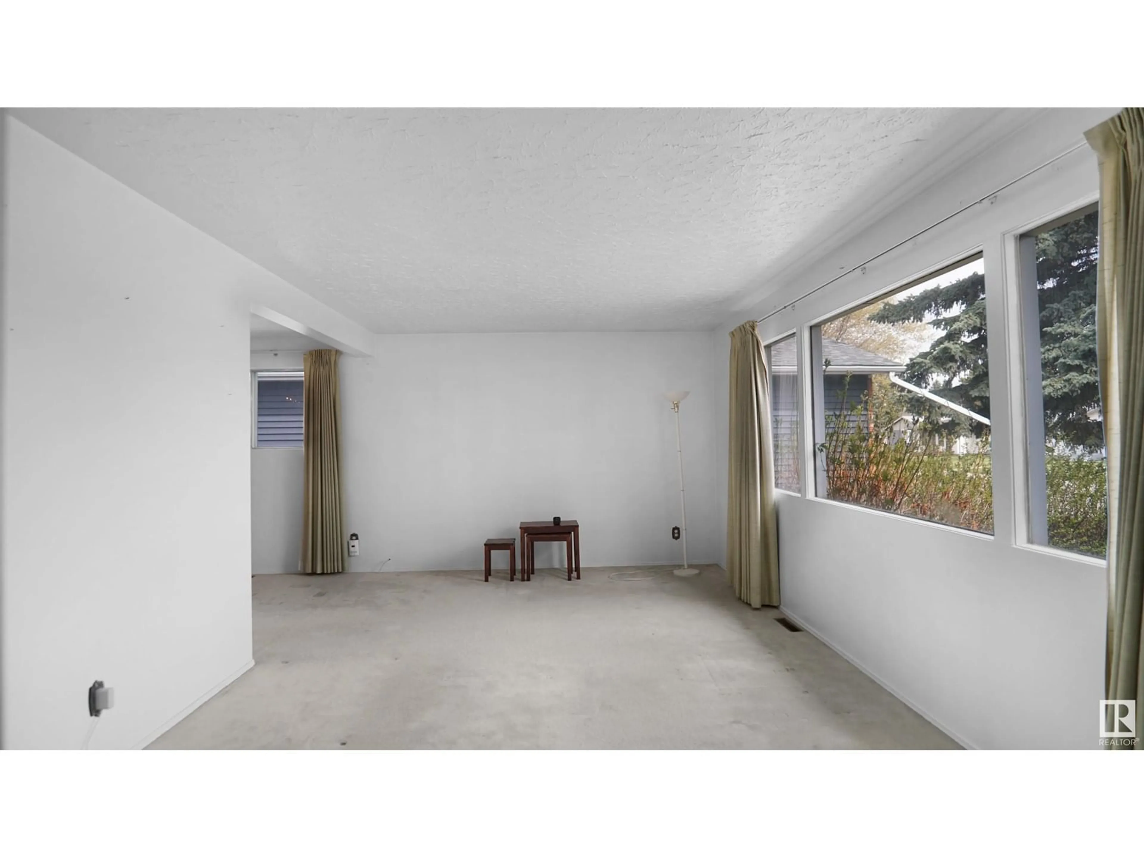 A pic of a room for 13320 130 ST, Edmonton Alberta T5L1L8