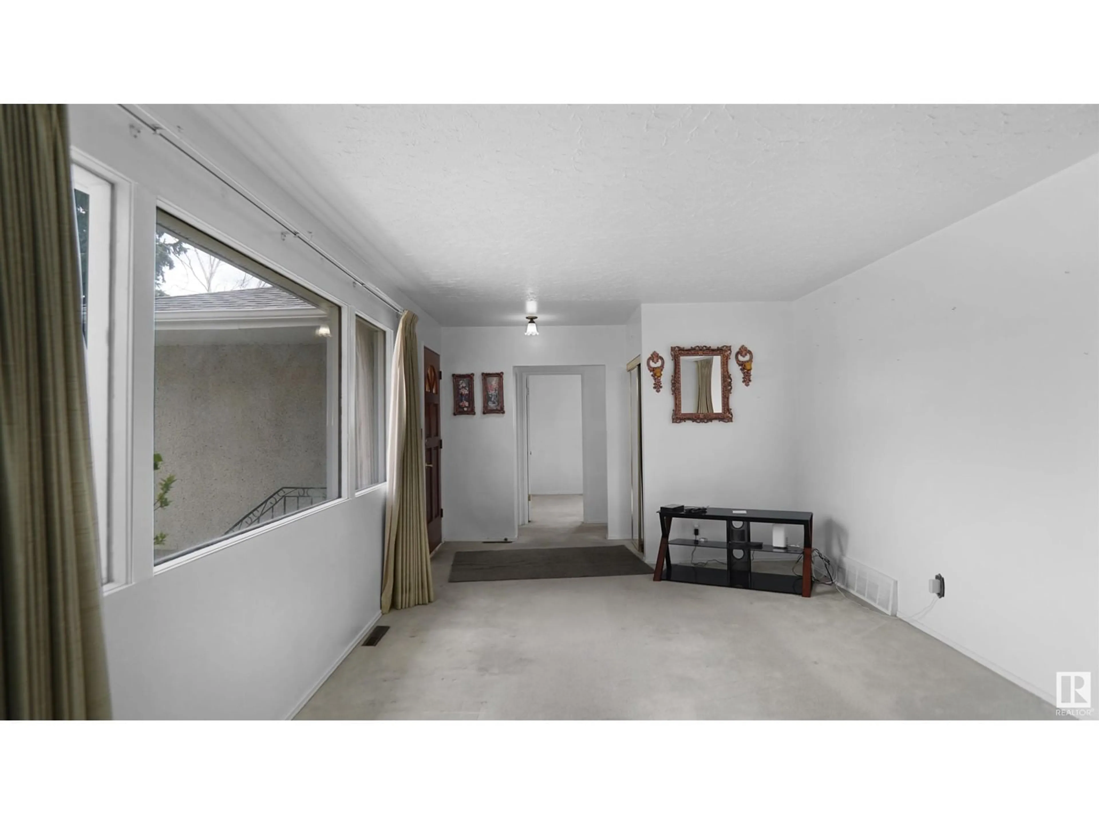 A pic of a room for 13320 130 ST, Edmonton Alberta T5L1L8
