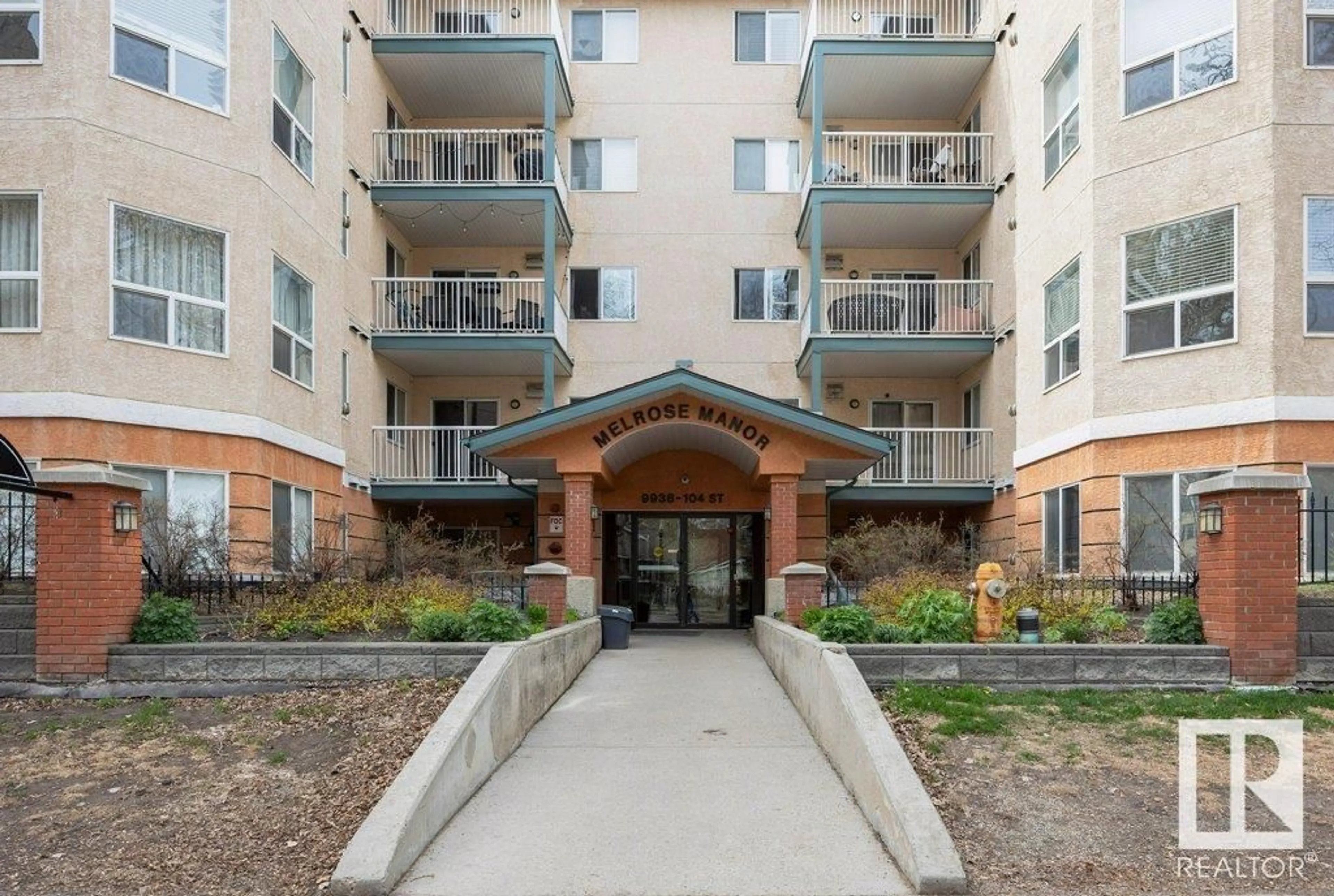 Indoor foyer for #312 - 9938 104 ST, Edmonton Alberta T5K2K7