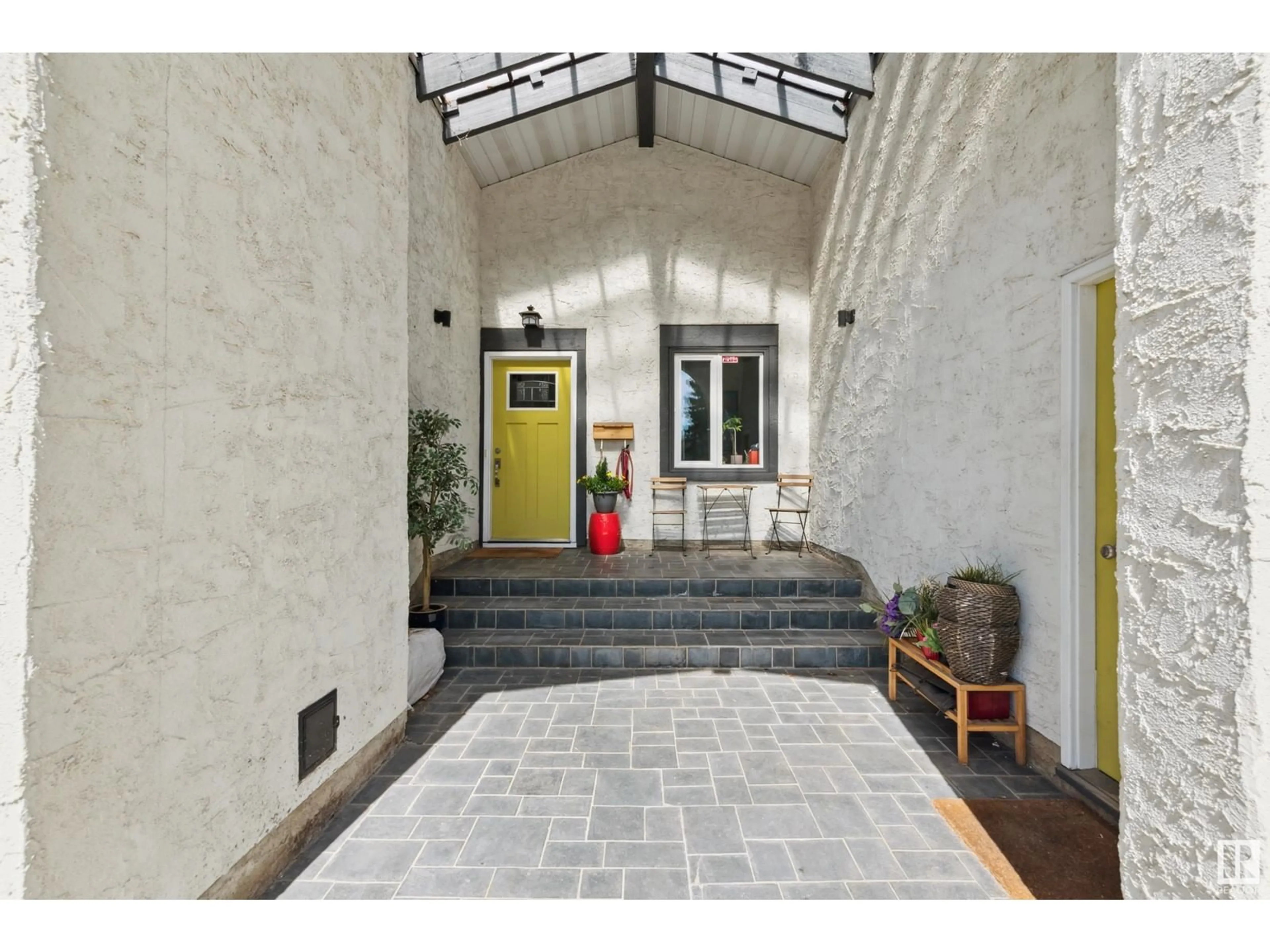 Indoor foyer for 12 LAYDON DR, St. Albert Alberta T8N2N2
