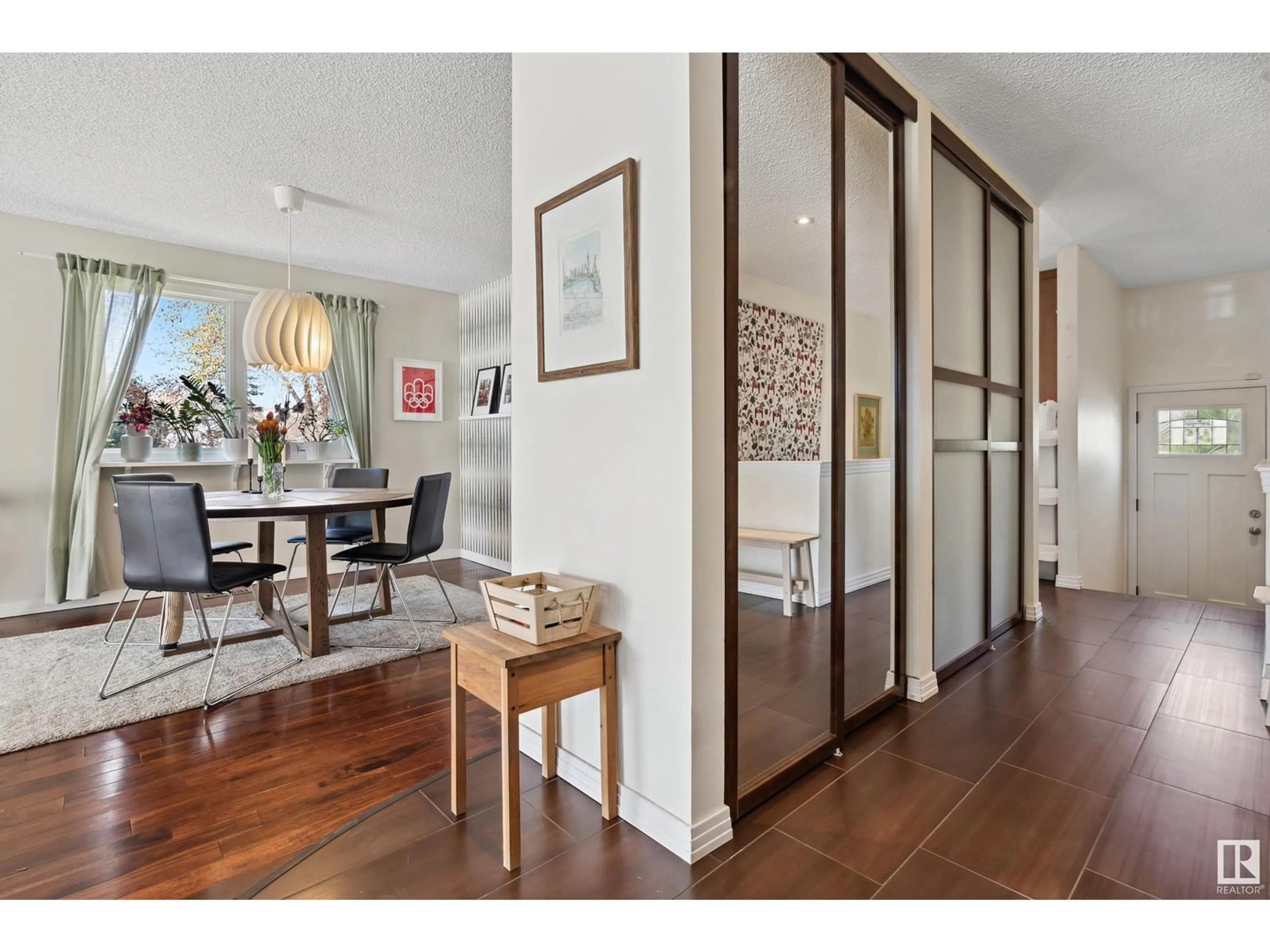 Indoor entryway for 12 LAYDON DR, St. Albert Alberta T8N2N2