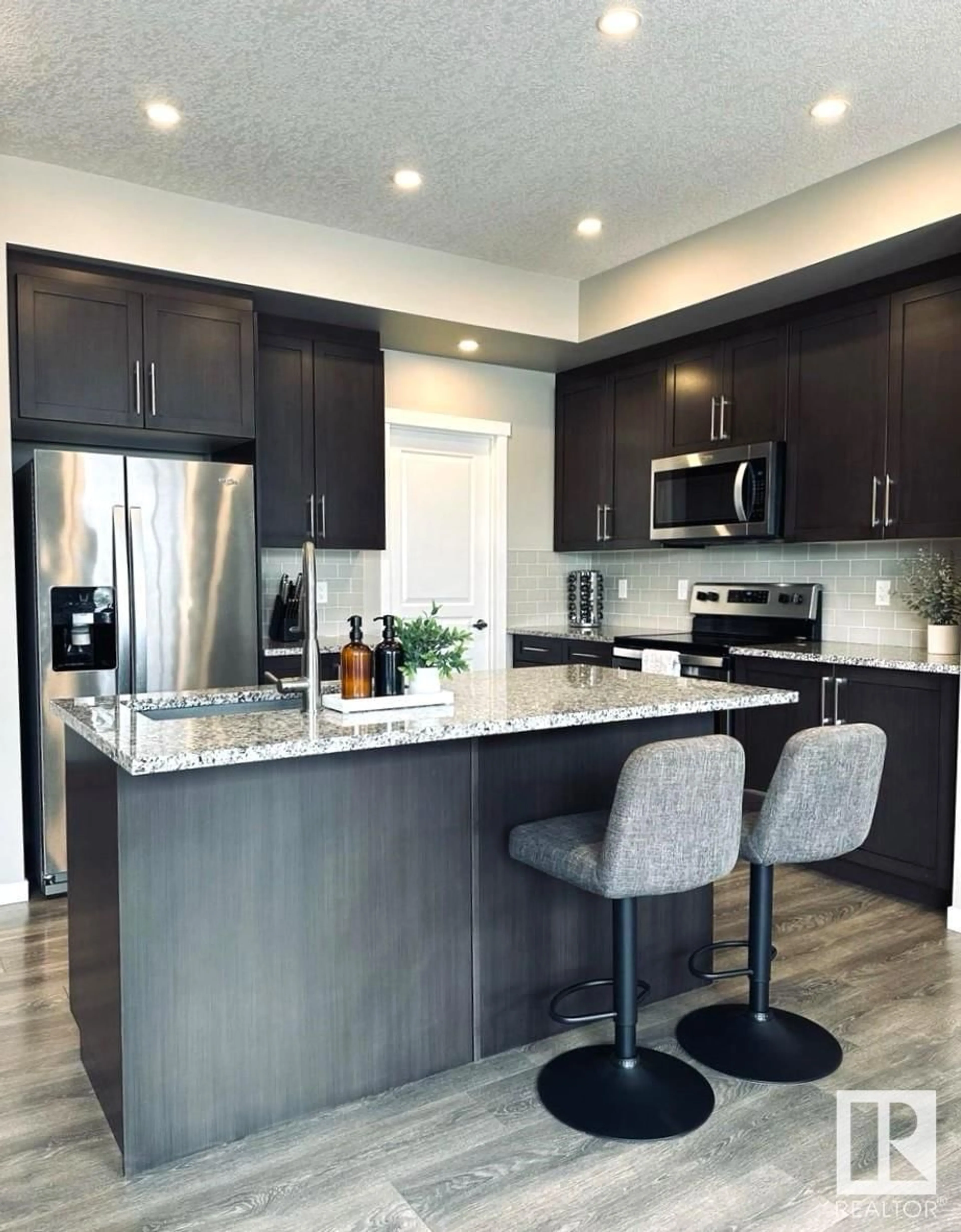 Contemporary kitchen, unknown for NW - 22820 94B AV, Edmonton Alberta T5T7B3