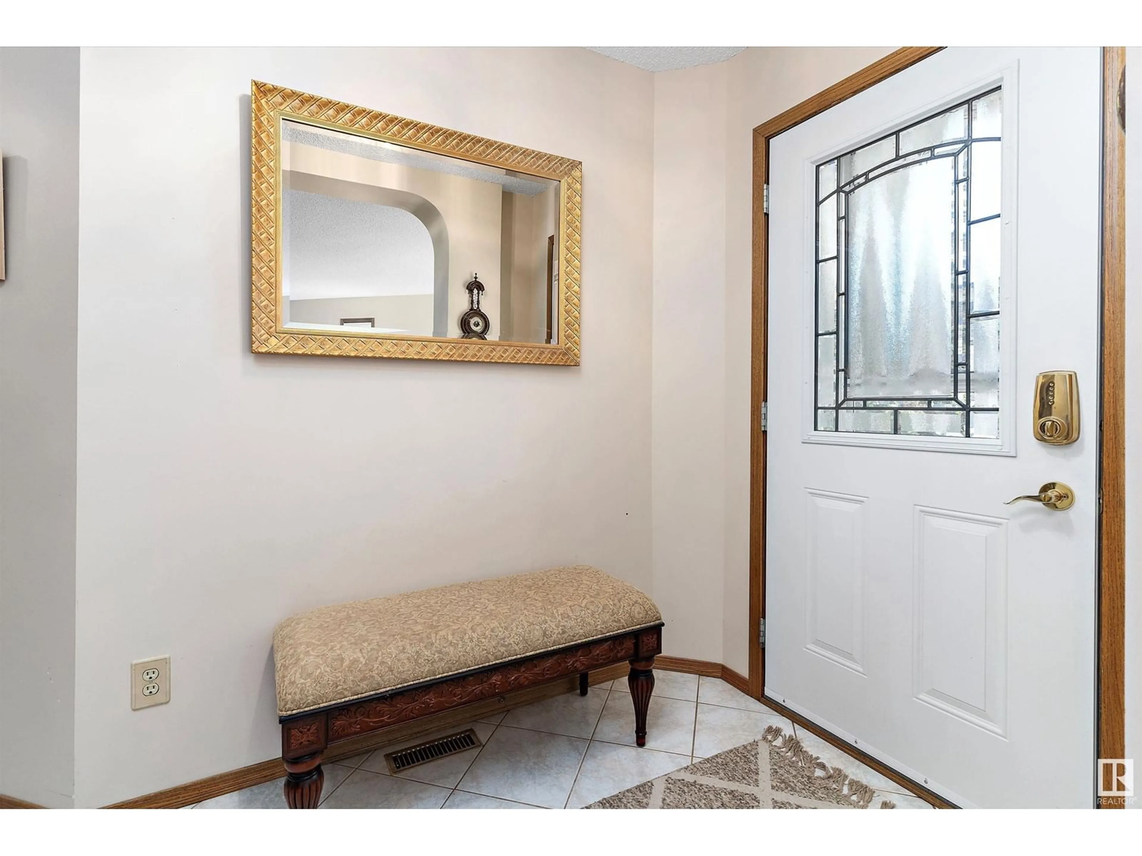 Indoor entryway for 108 IRONWOOD PL, Edmonton Alberta T6J6R4