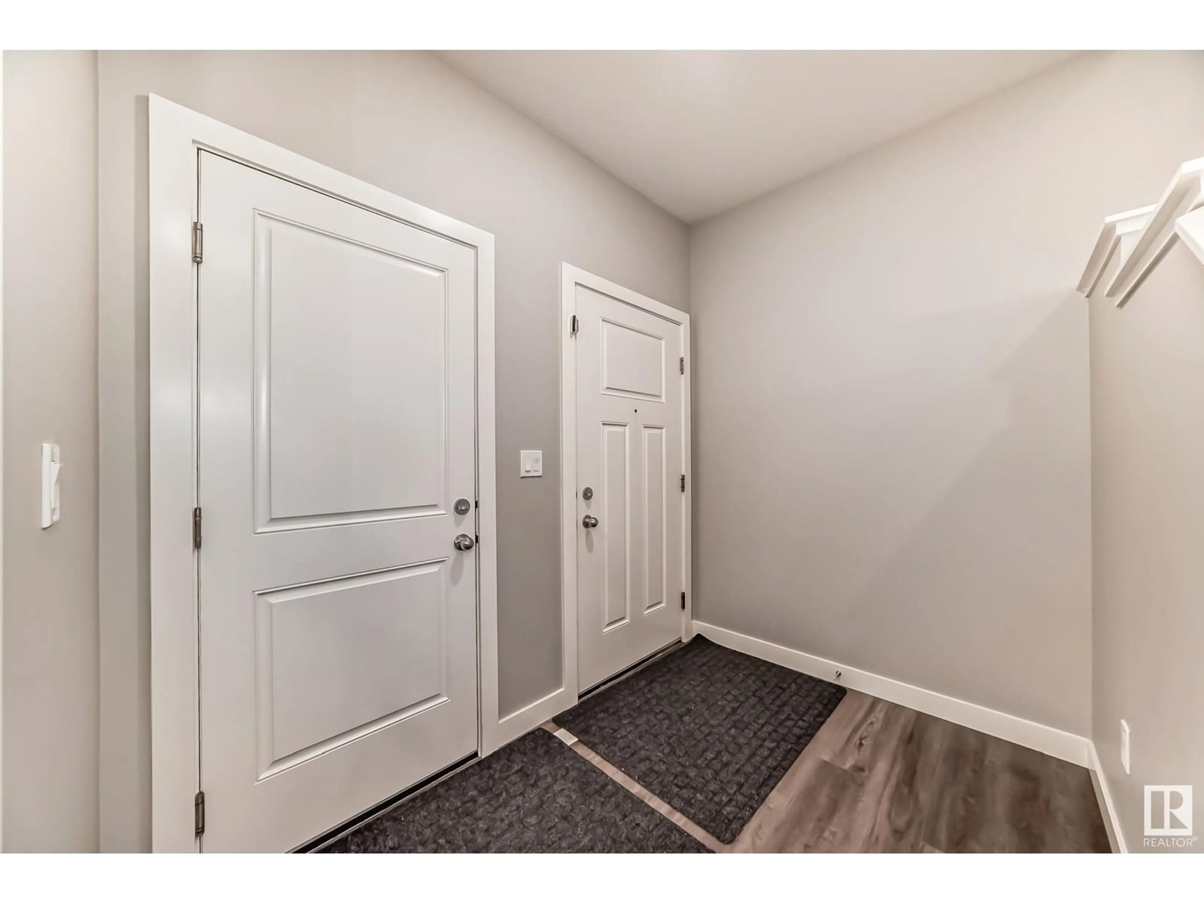 Indoor entryway for 40 HAMMETT GA, Spruce Grove Alberta T7X0V2