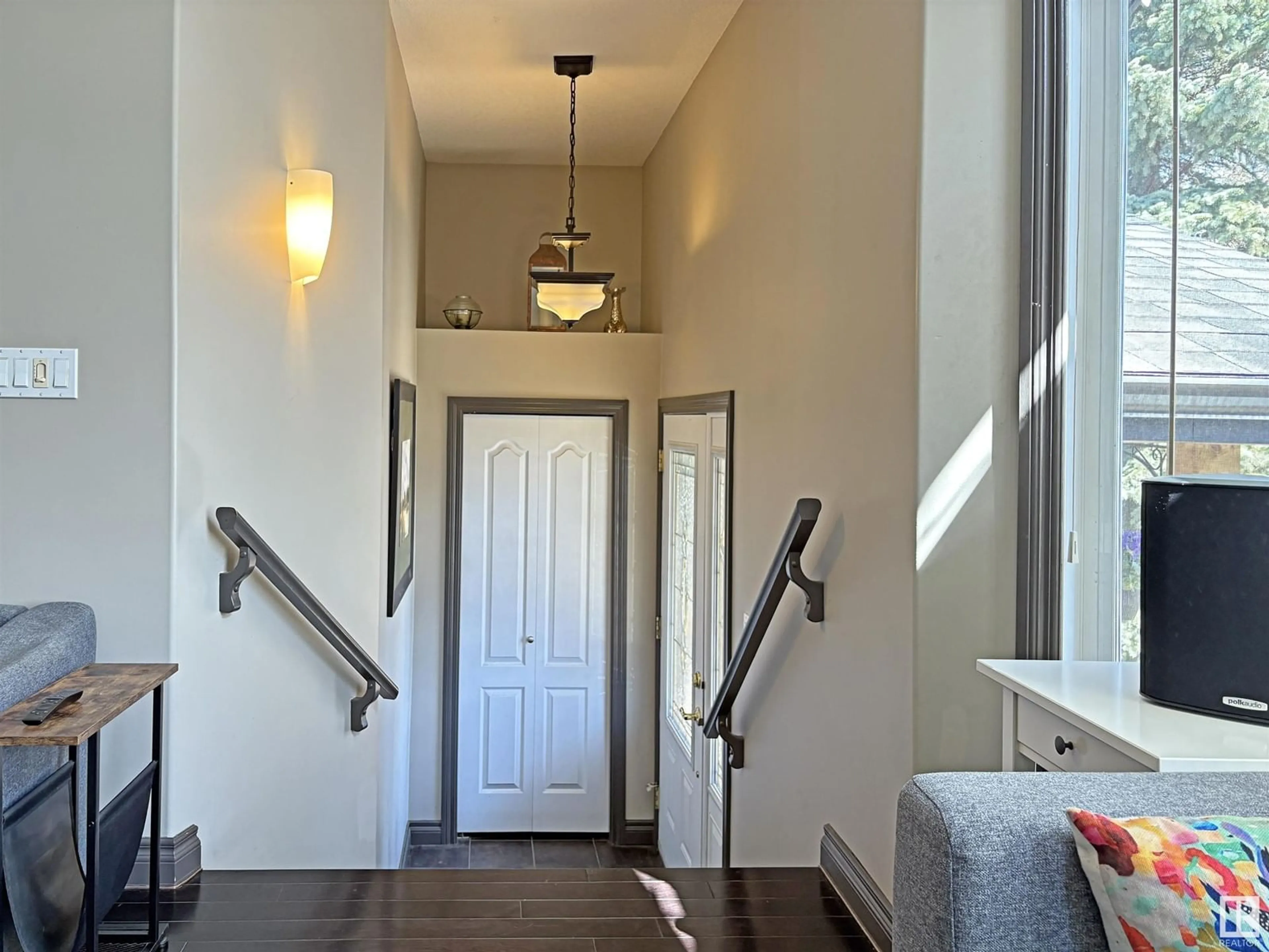 Indoor entryway for NW - 12020 95A ST, Edmonton Alberta T5G1R7