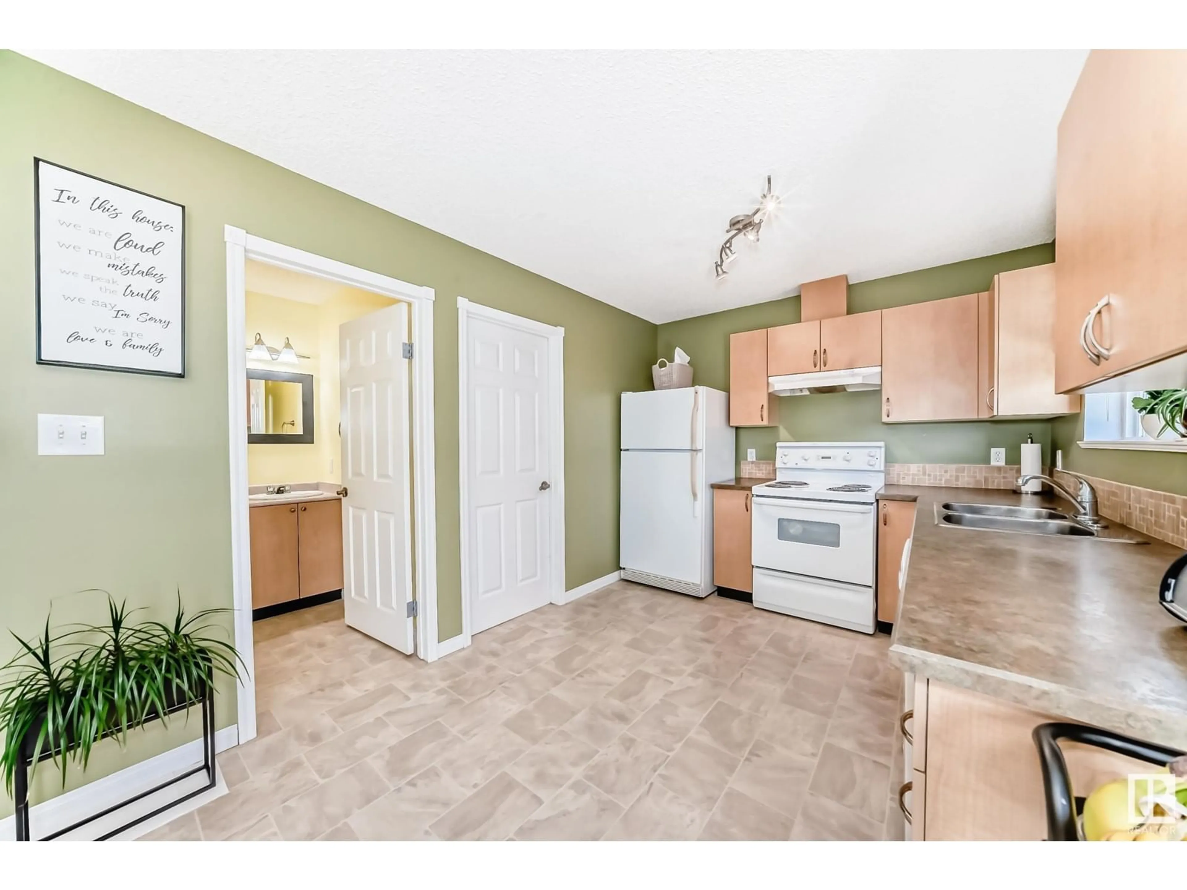 Standard kitchen, unknown for #103 - 801 BOTHWELL DR, Sherwood Park Alberta T8H2L1