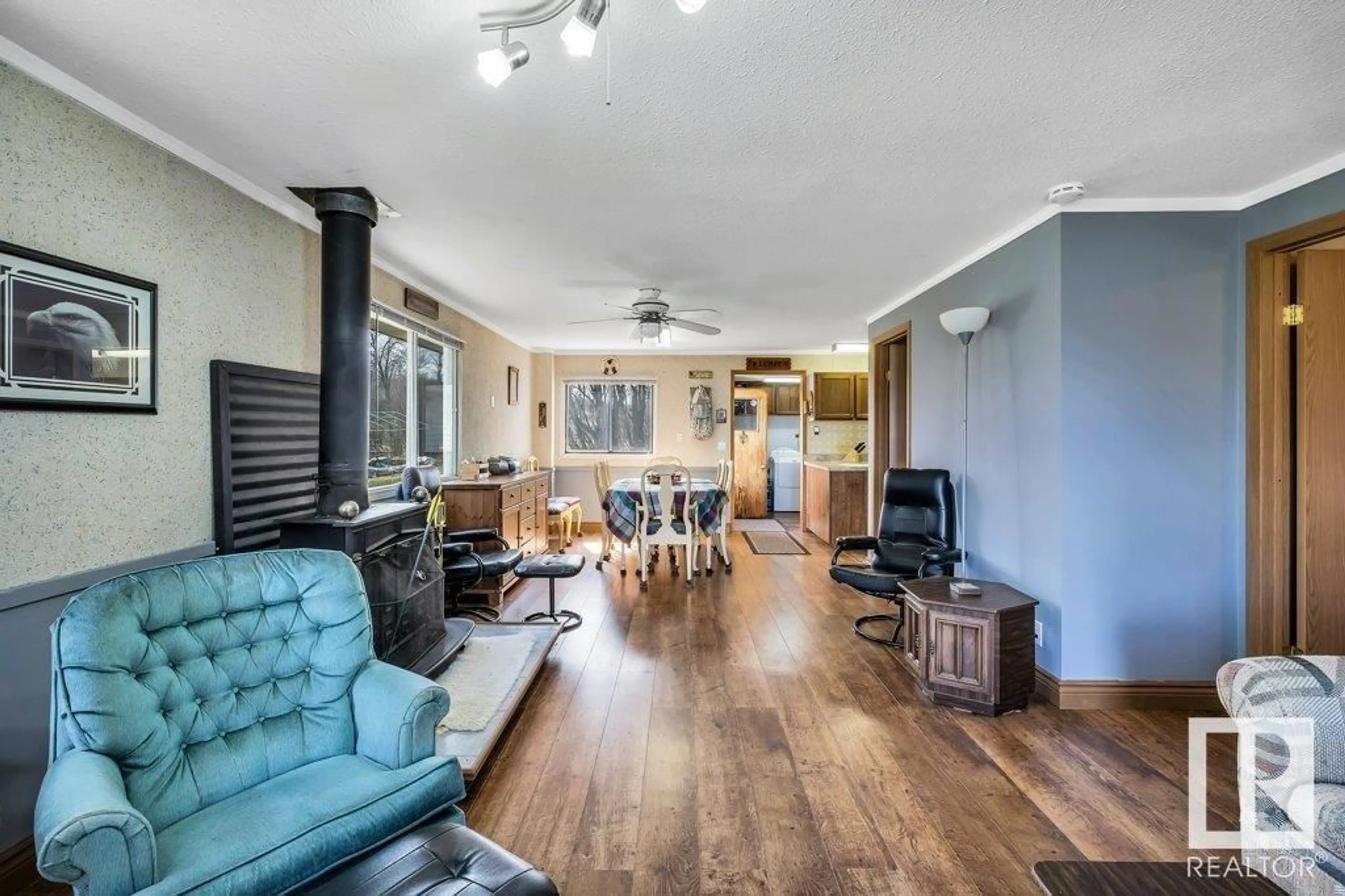 Living room with furniture, wood/laminate floor for S.V. Grandview - 24 LAKESHORE DRIVE, Rural Wetaskiwin County Alberta T0C2V0