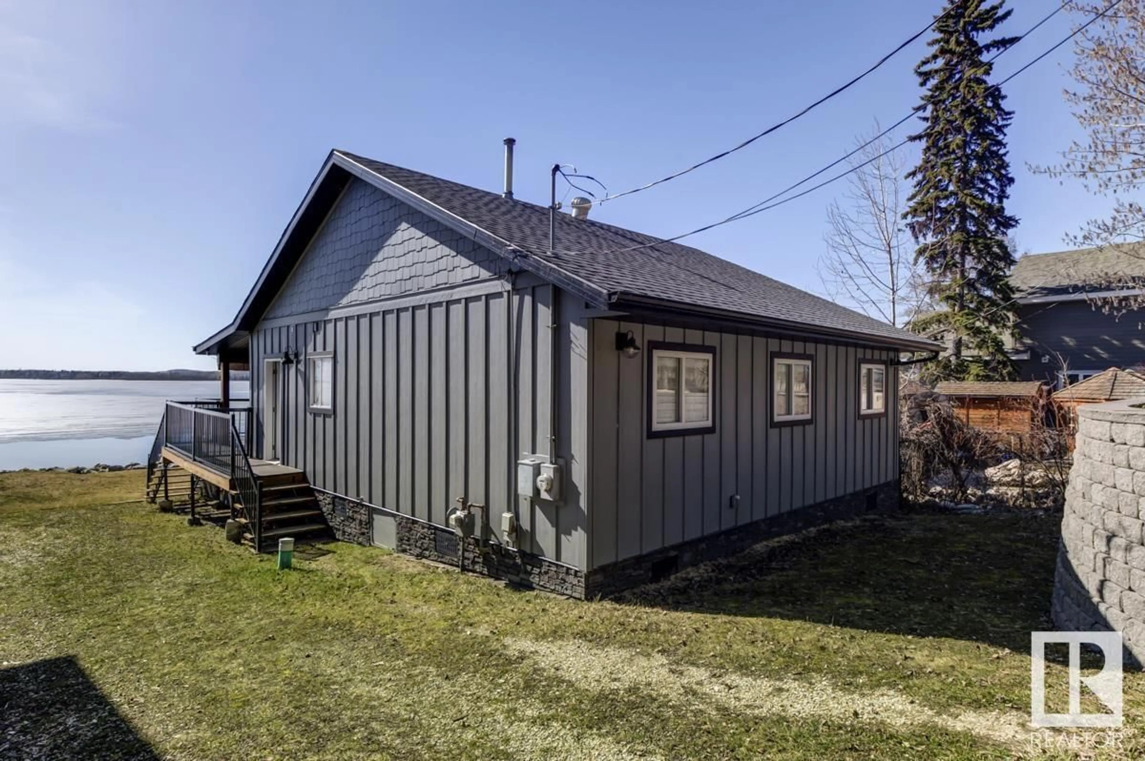 Shed for 457 1 AV, Rural Parkland County Alberta T0E2B0