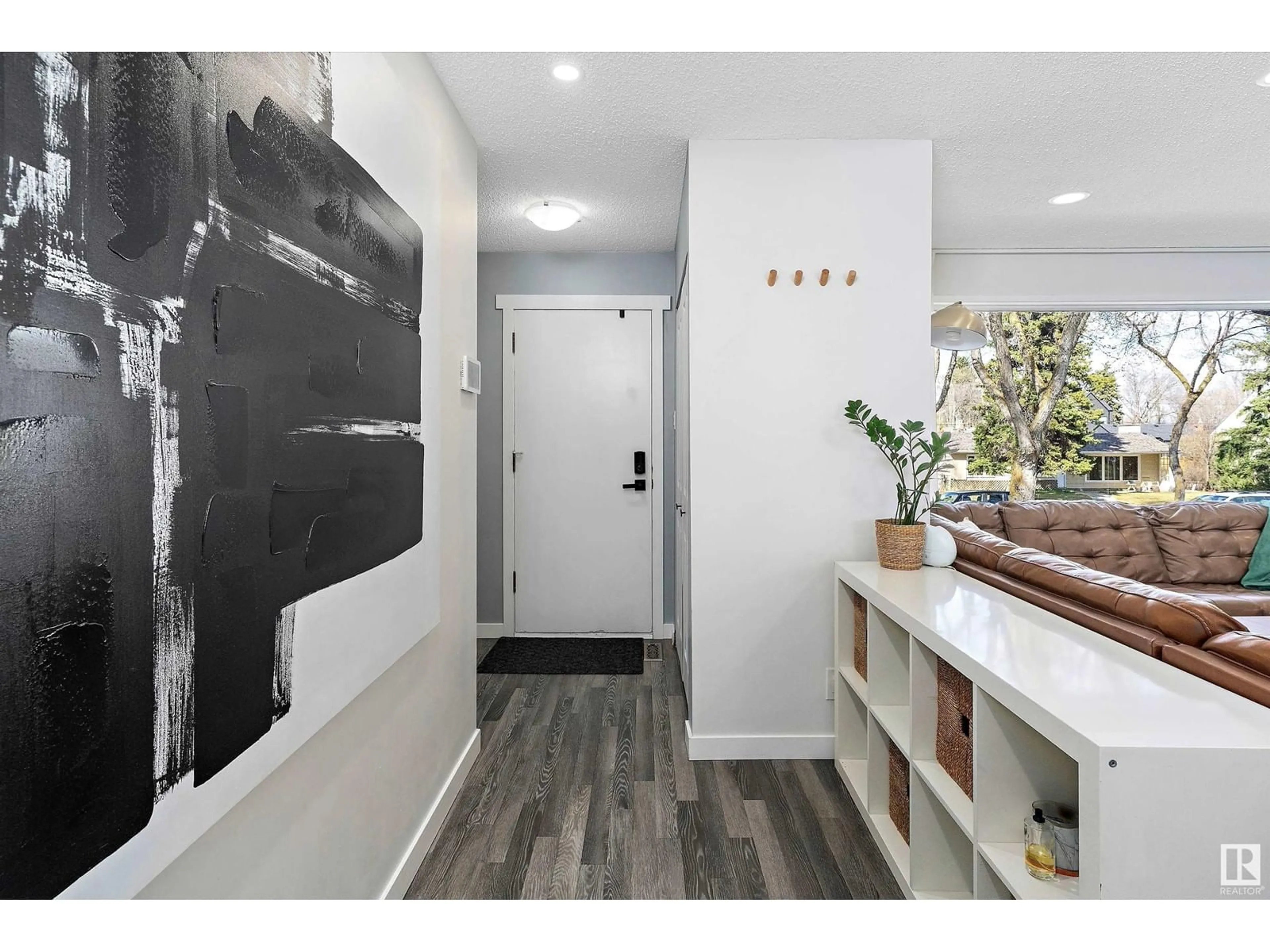 Indoor entryway for 7711 80 AV, Edmonton Alberta T6C0S3