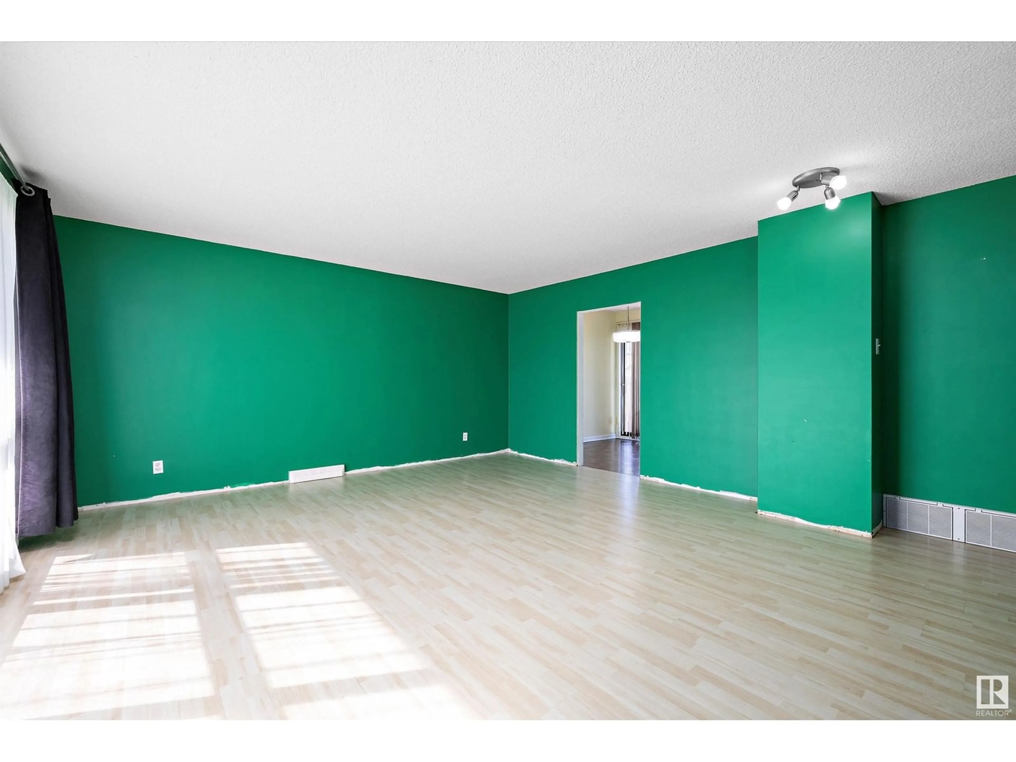 A pic of a room for 12908 133 ST NW, Edmonton Alberta T5L1S8