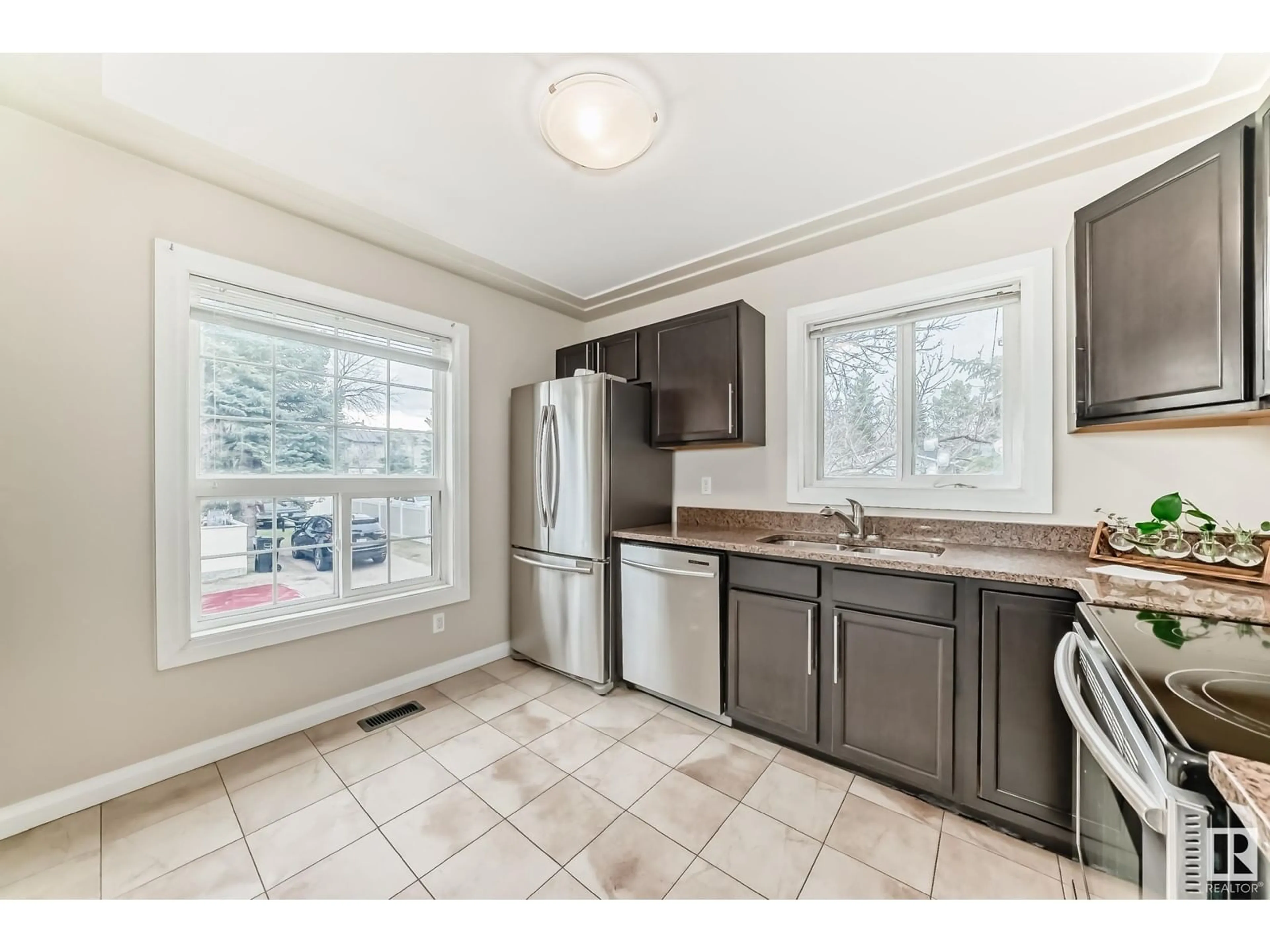 Unknown for 36 4630 17 AV NW, Edmonton Alberta T6L6H3