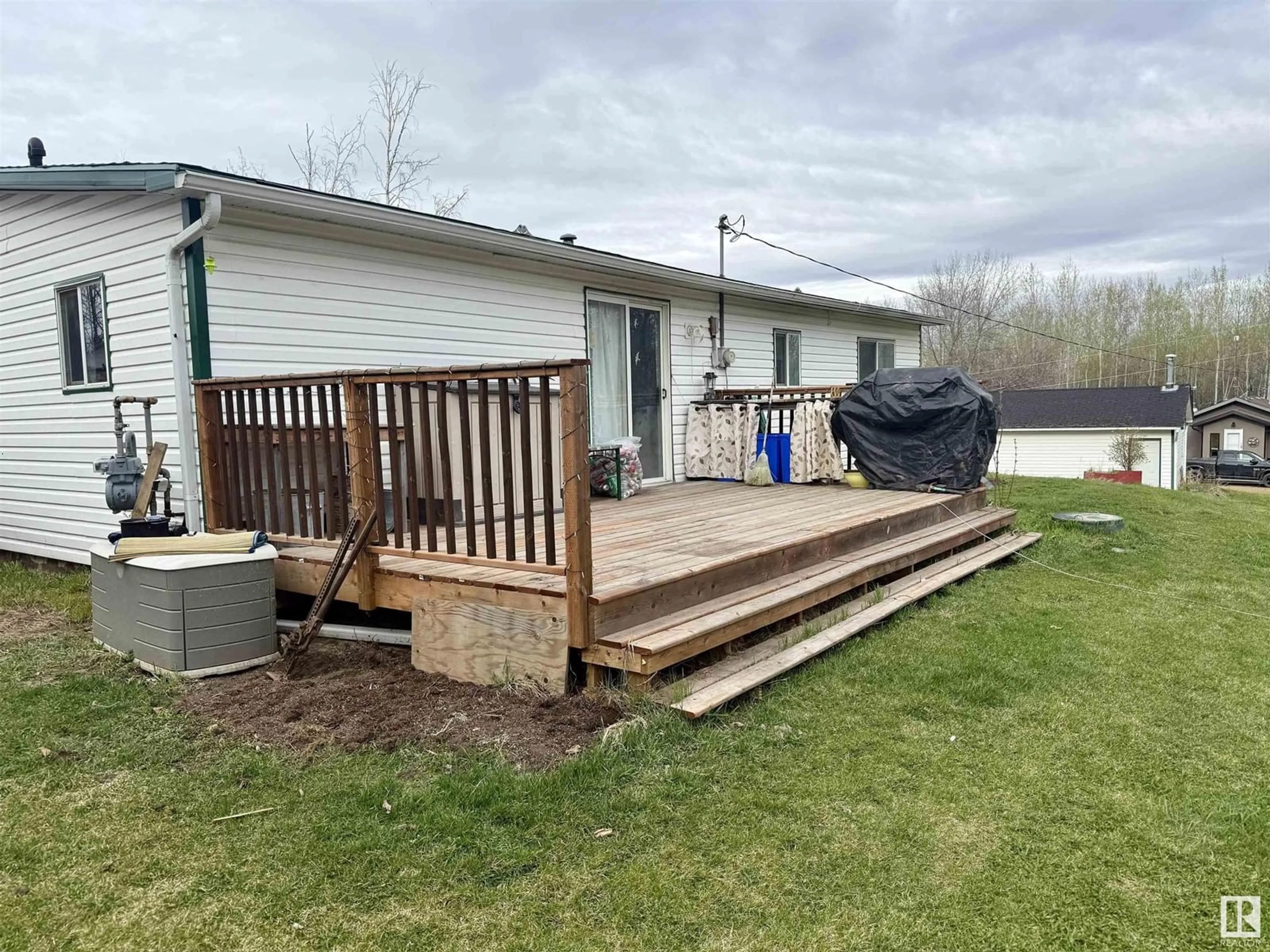 Patio, unknown for 53304 - 121 RGE ROAD 30, Rural Parkland County Alberta T0E0H0