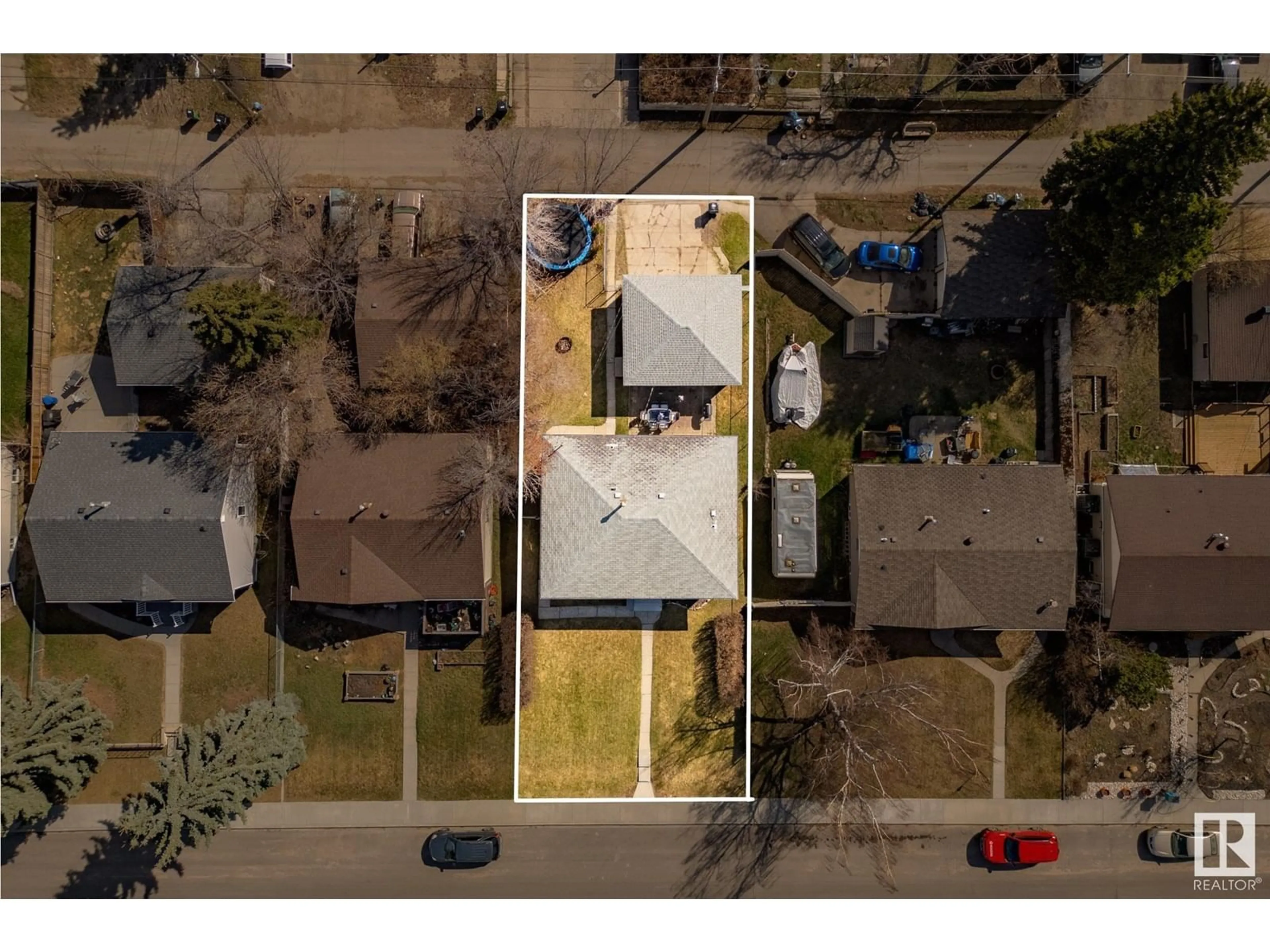 A pic from outside/outdoor area/front of a property/back of a property/a pic from drone, street for 5727 101A AV, Edmonton Alberta T6A0L9