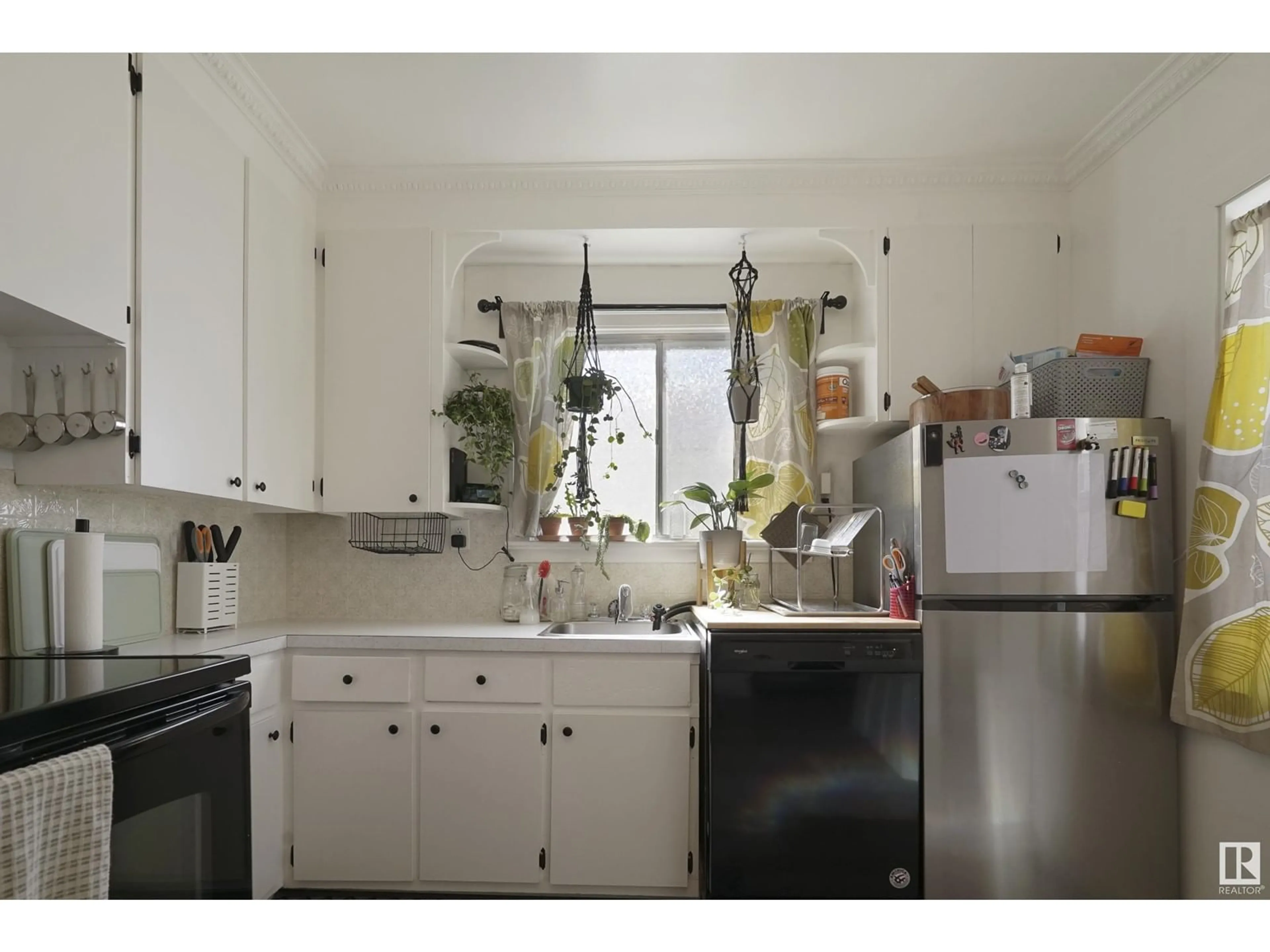 Standard kitchen, unknown for 11830 96 ST, Edmonton Alberta T5G1V3