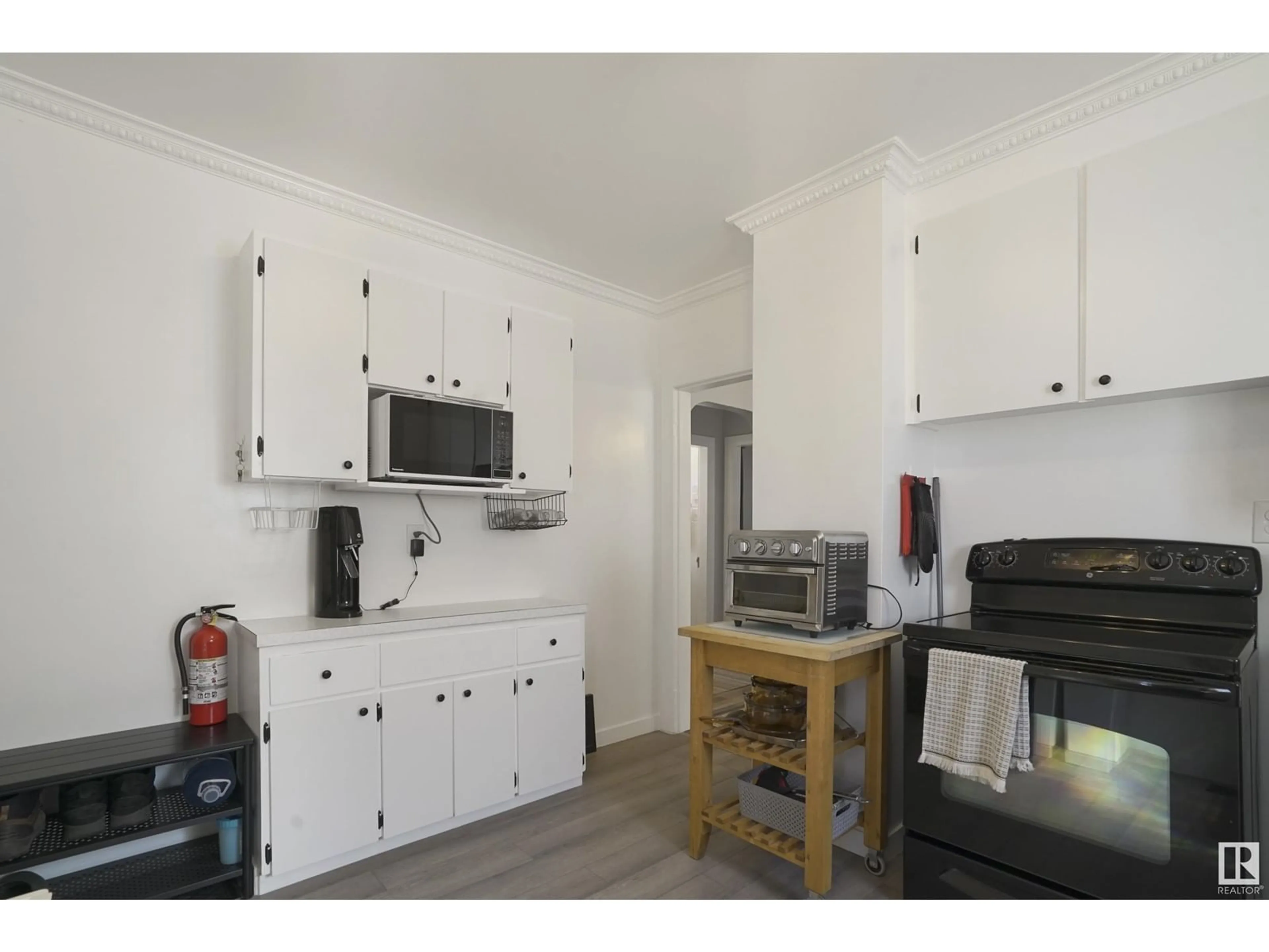 Standard kitchen, unknown for 11830 96 ST, Edmonton Alberta T5G1V3
