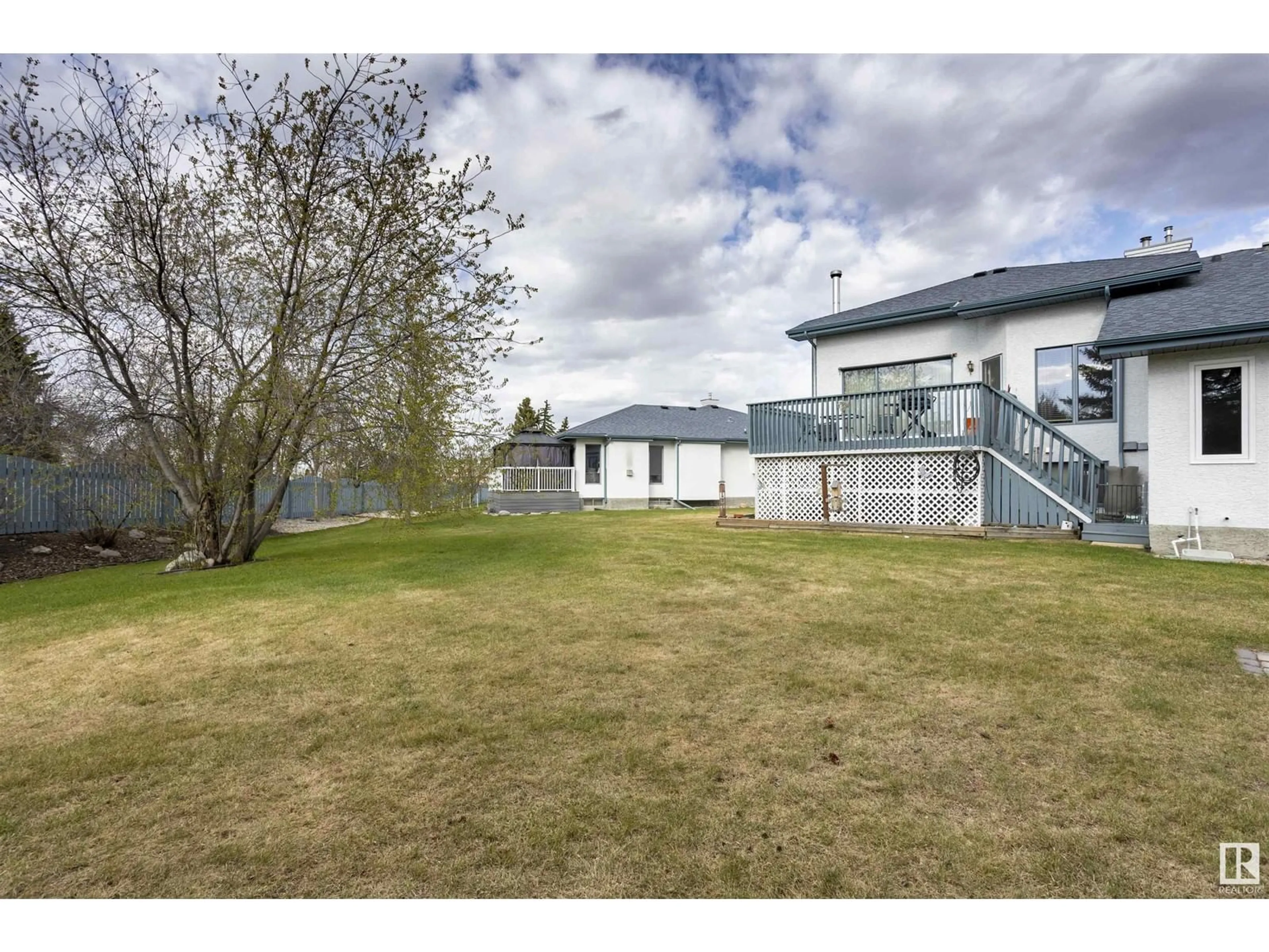 A pic from outside/outdoor area/front of a property/back of a property/a pic from drone, unknown for 5 HIGHWOOD GR, Devon Alberta T9G1X6