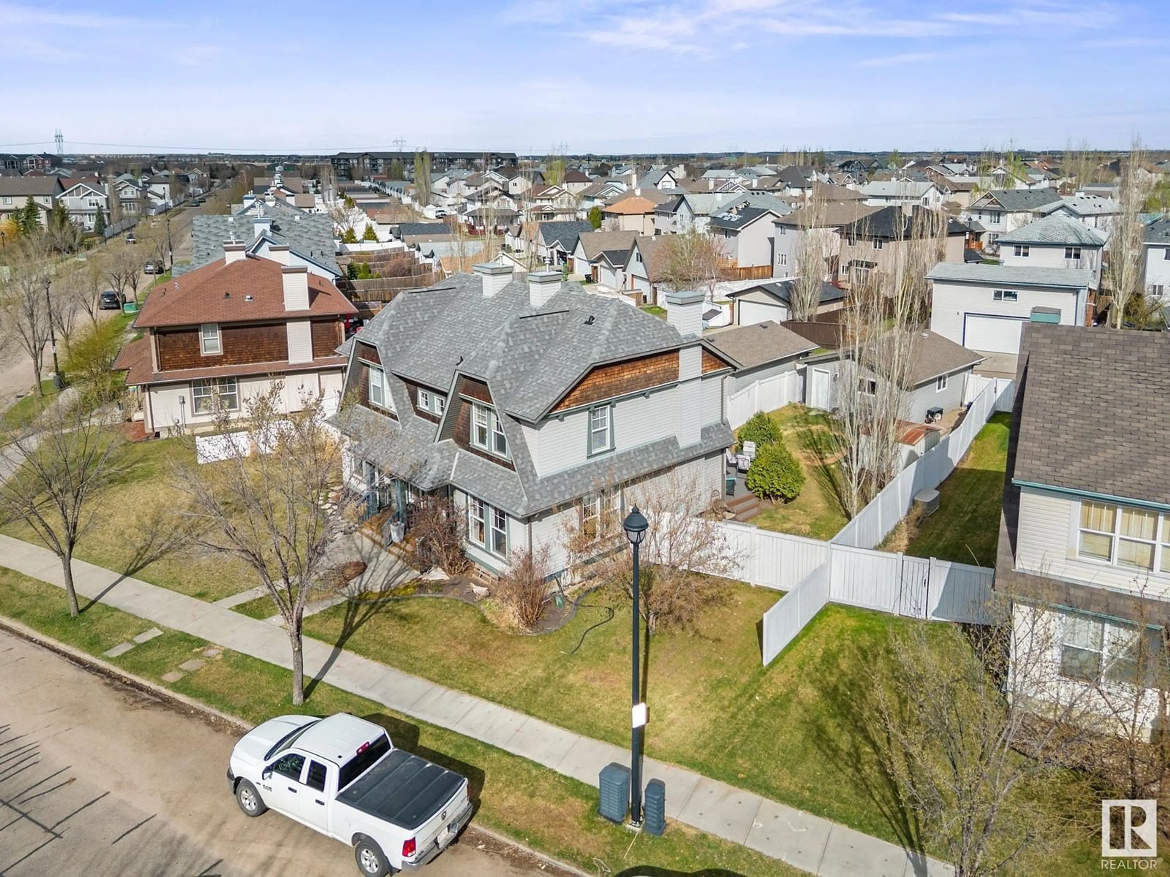 A pic from outside/outdoor area/front of a property/back of a property/a pic from drone, street for NW - 5946 SOUTH TERWILLEGAR BV, Edmonton Alberta T6R0A6