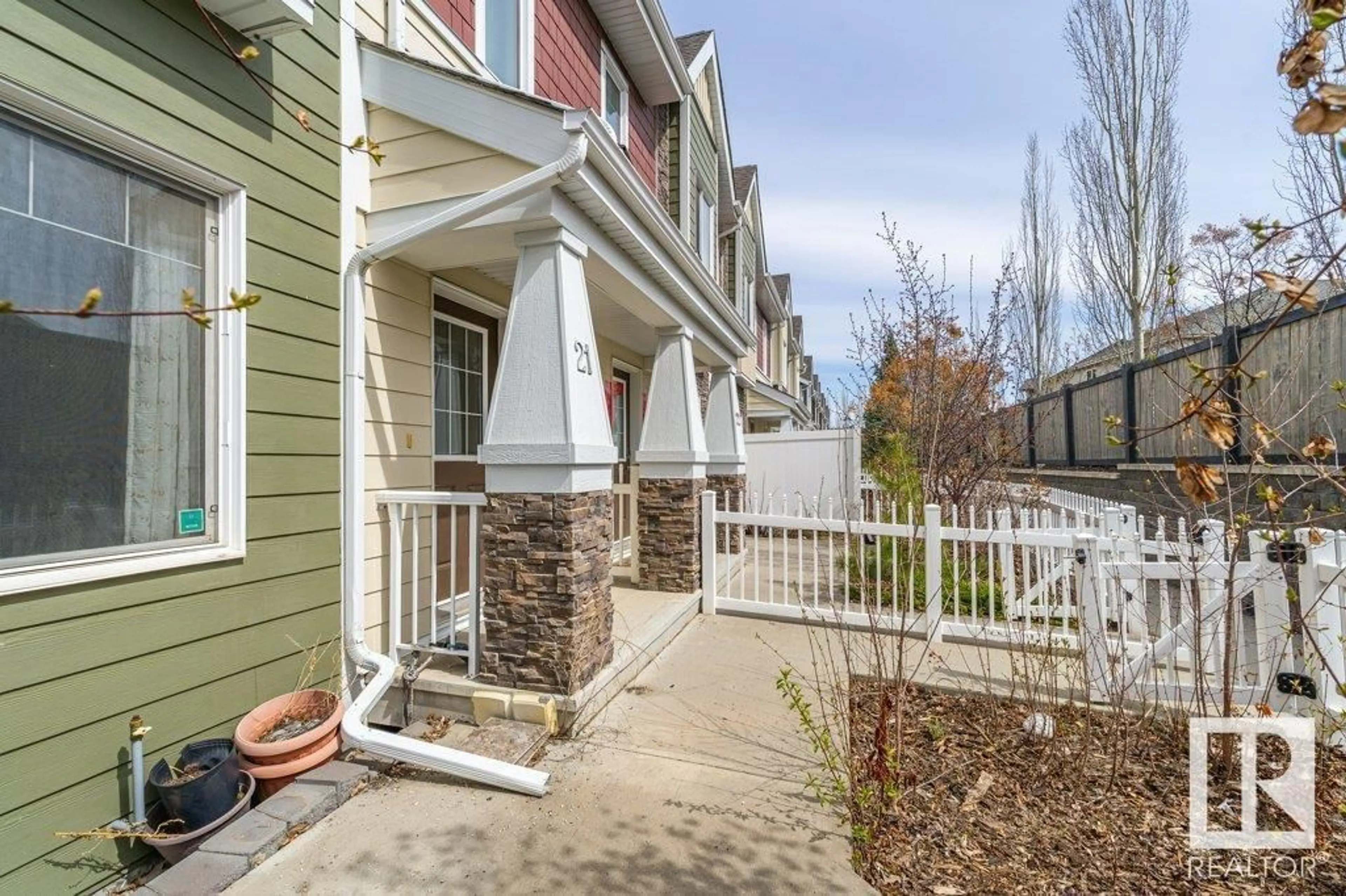 Patio, street for #21 - 2003 RABBIT HILL RD, Edmonton Alberta T6R0R7