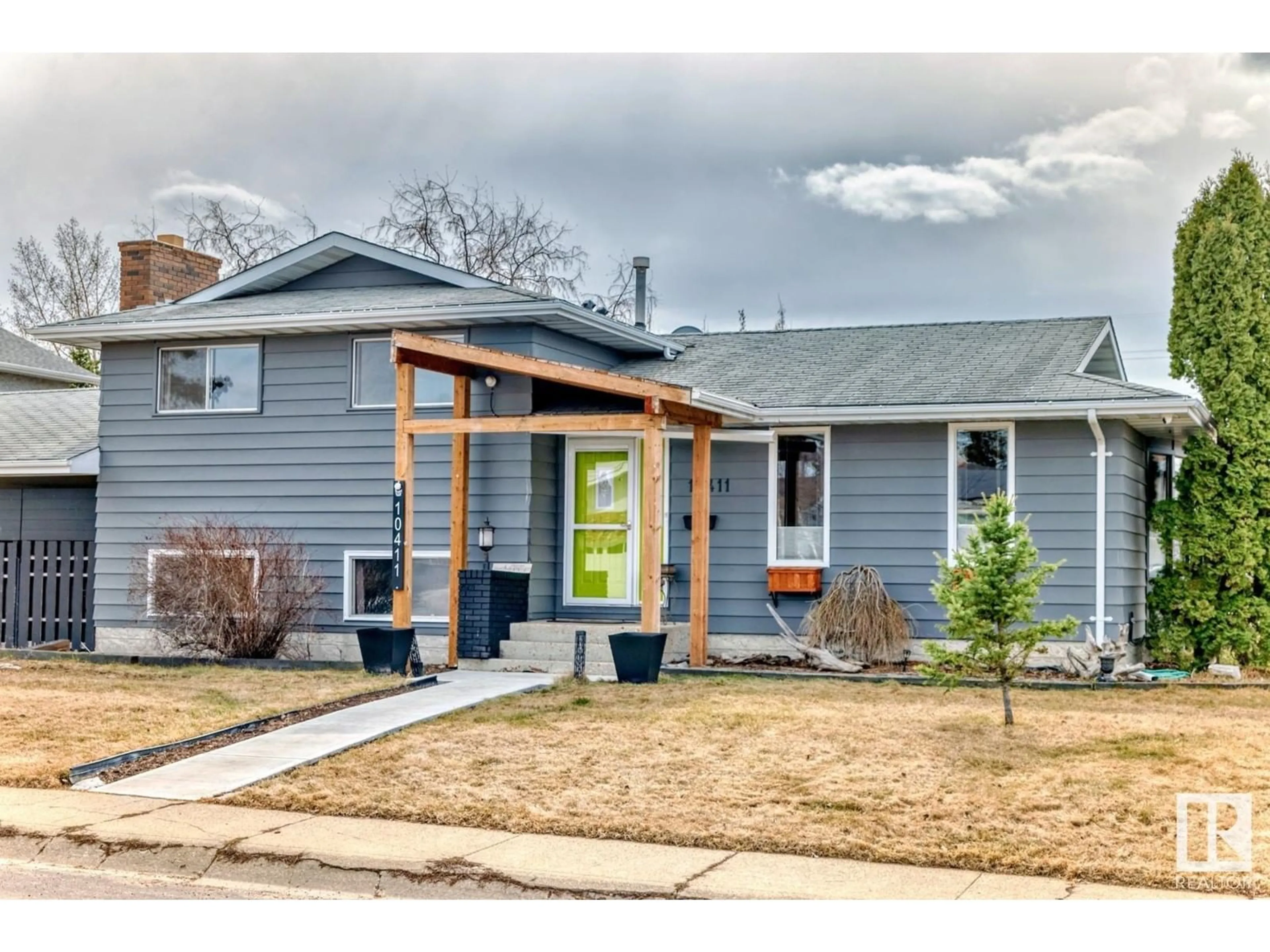 Home with vinyl exterior material, street for 10411 31 AV, Edmonton Alberta T6J3K2