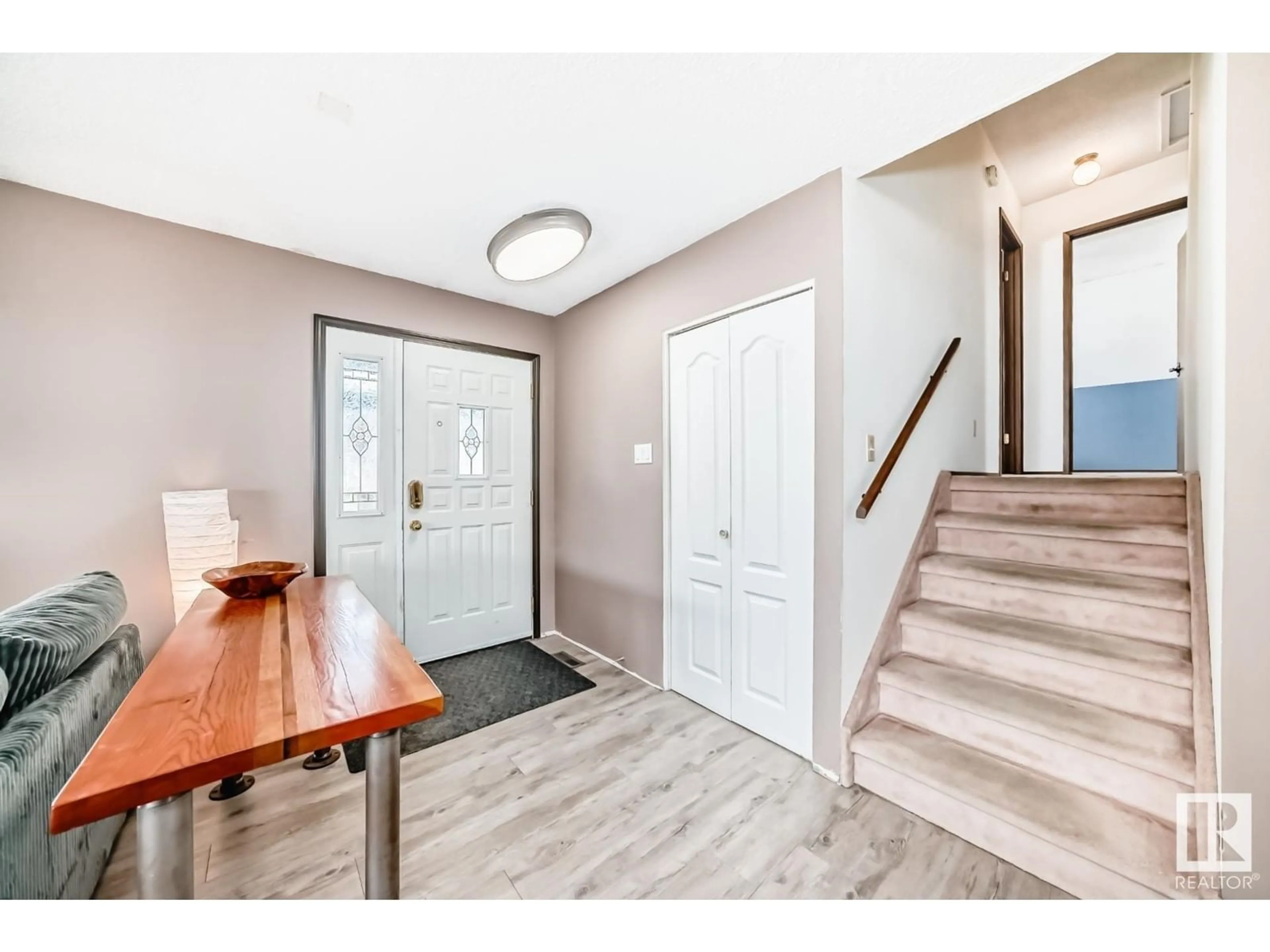 Indoor entryway for 10411 31 AV, Edmonton Alberta T6J3K2