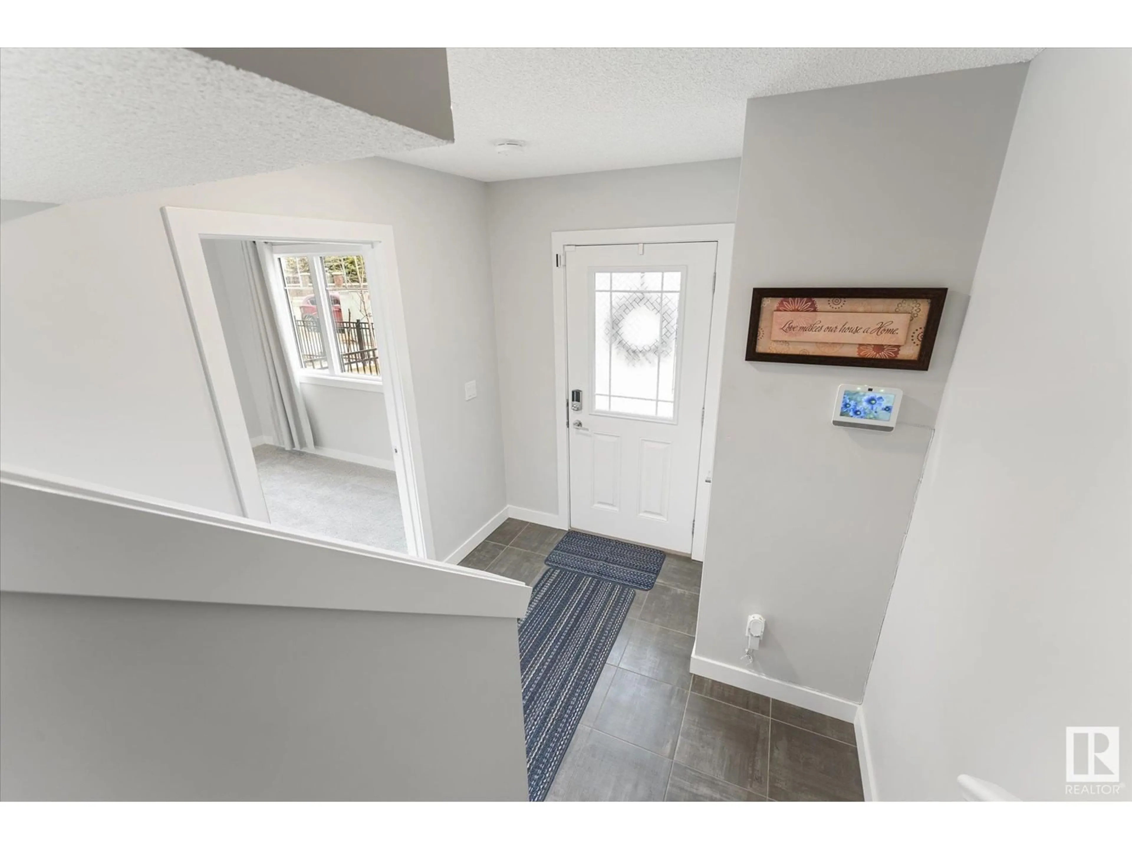 Indoor entryway for 11381 12 AV, Edmonton Alberta T6J5V2