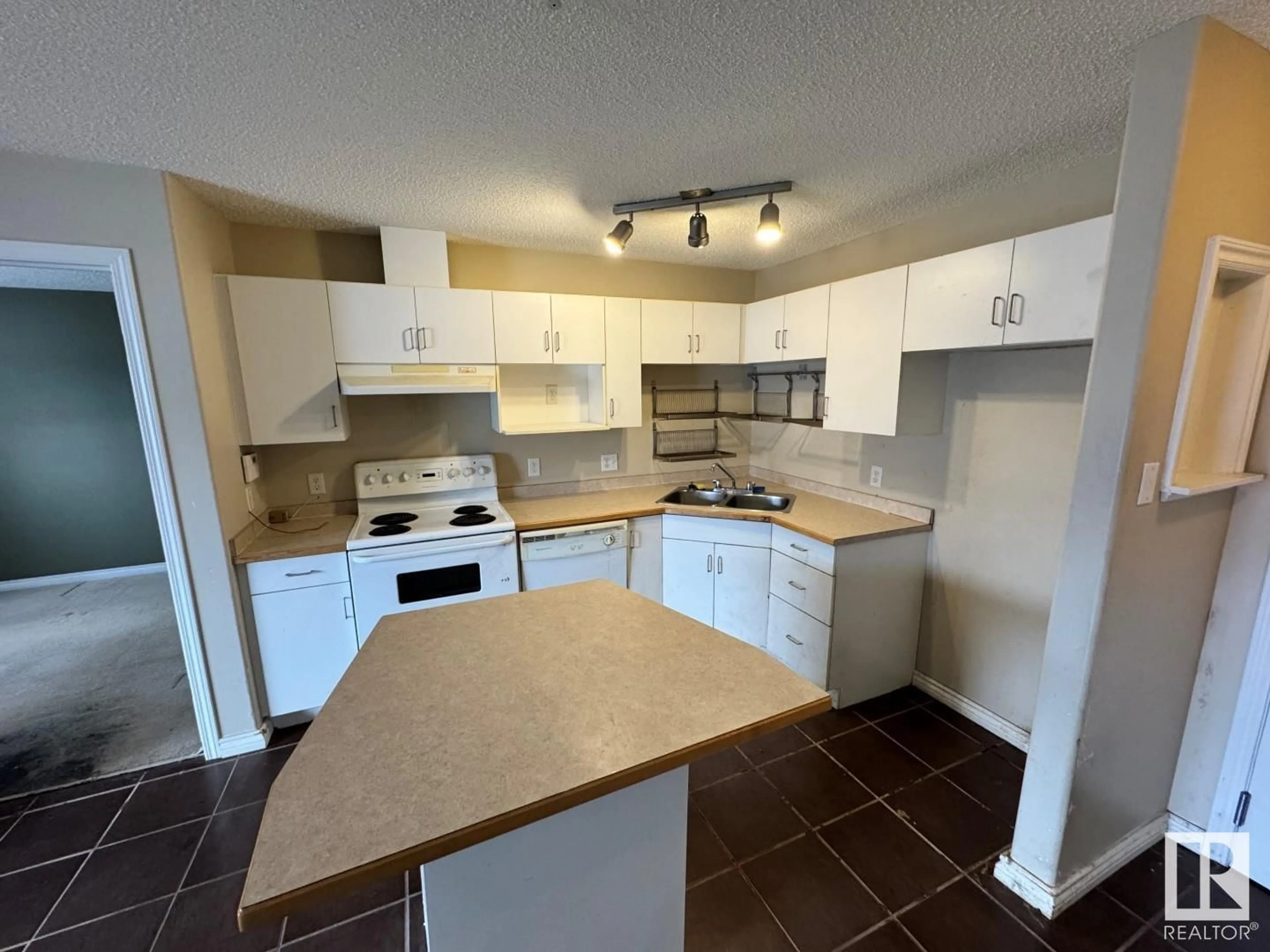 Standard kitchen, unknown for 134 11325 83 ST, Edmonton Alberta T5B4W5