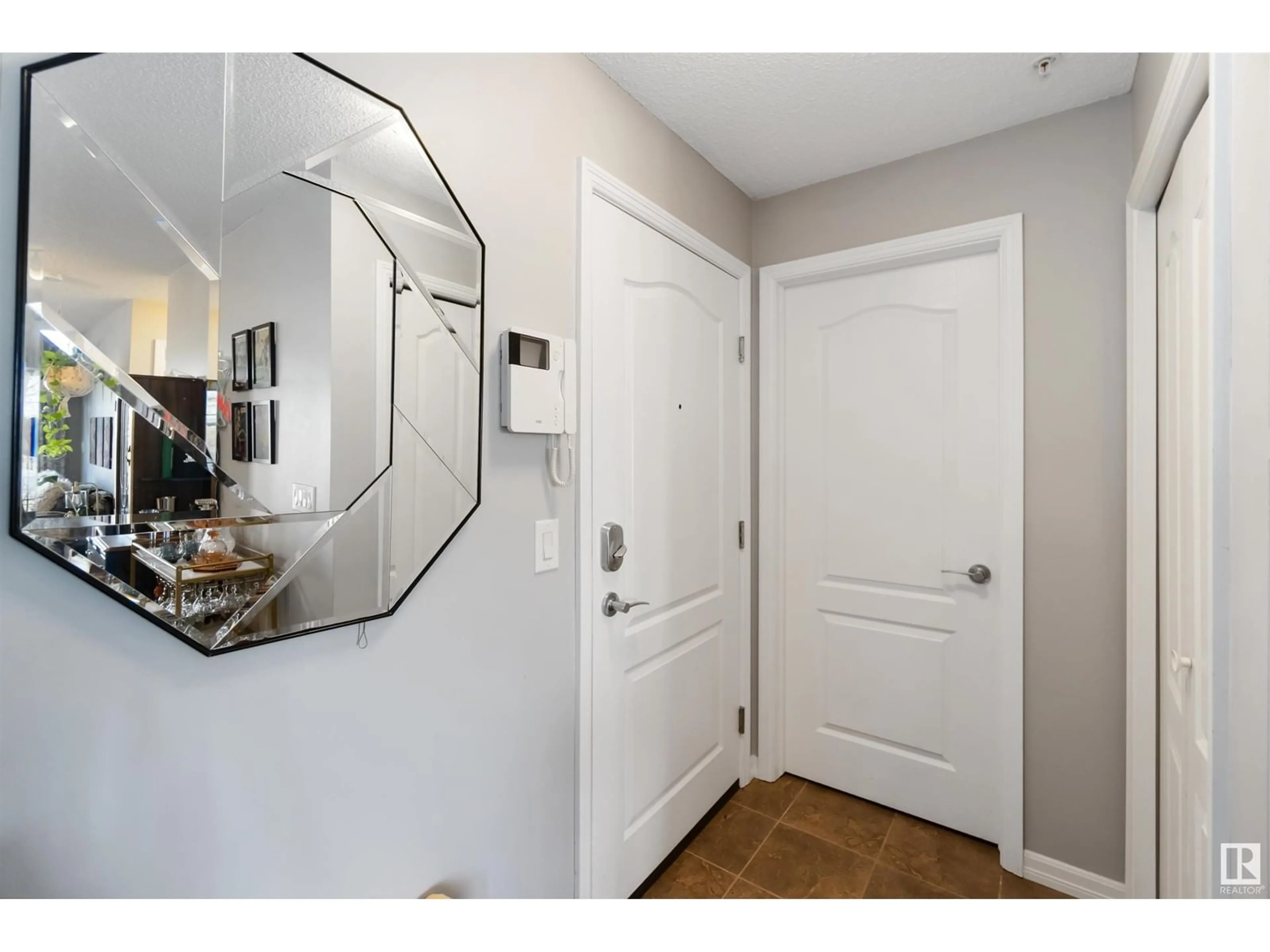Indoor entryway for 312 - 273 CHARLOTTE WY, Sherwood Park Alberta T8H0N9