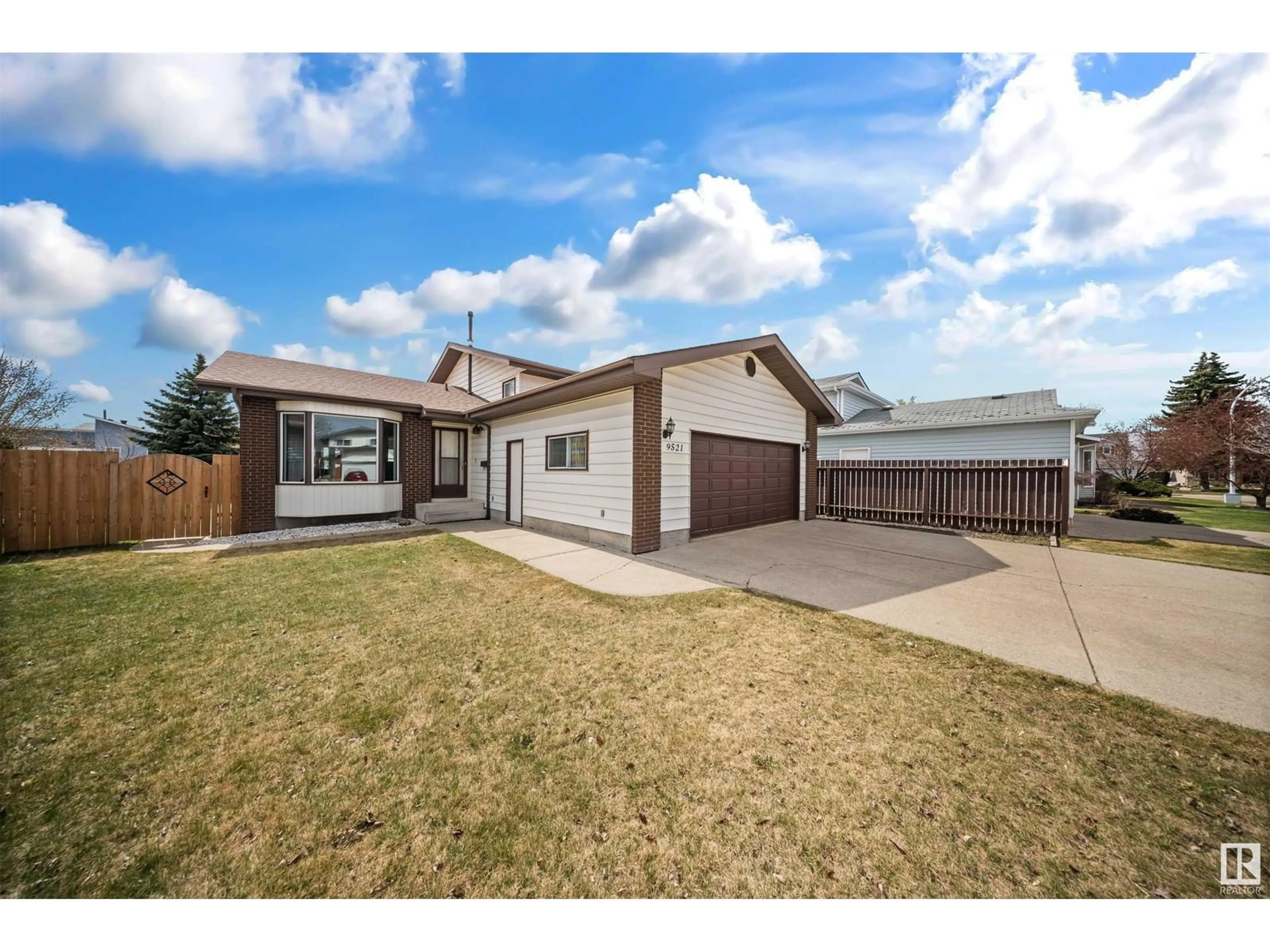Home with vinyl exterior material, street for 9521 190 ST, Edmonton Alberta T5T5L1