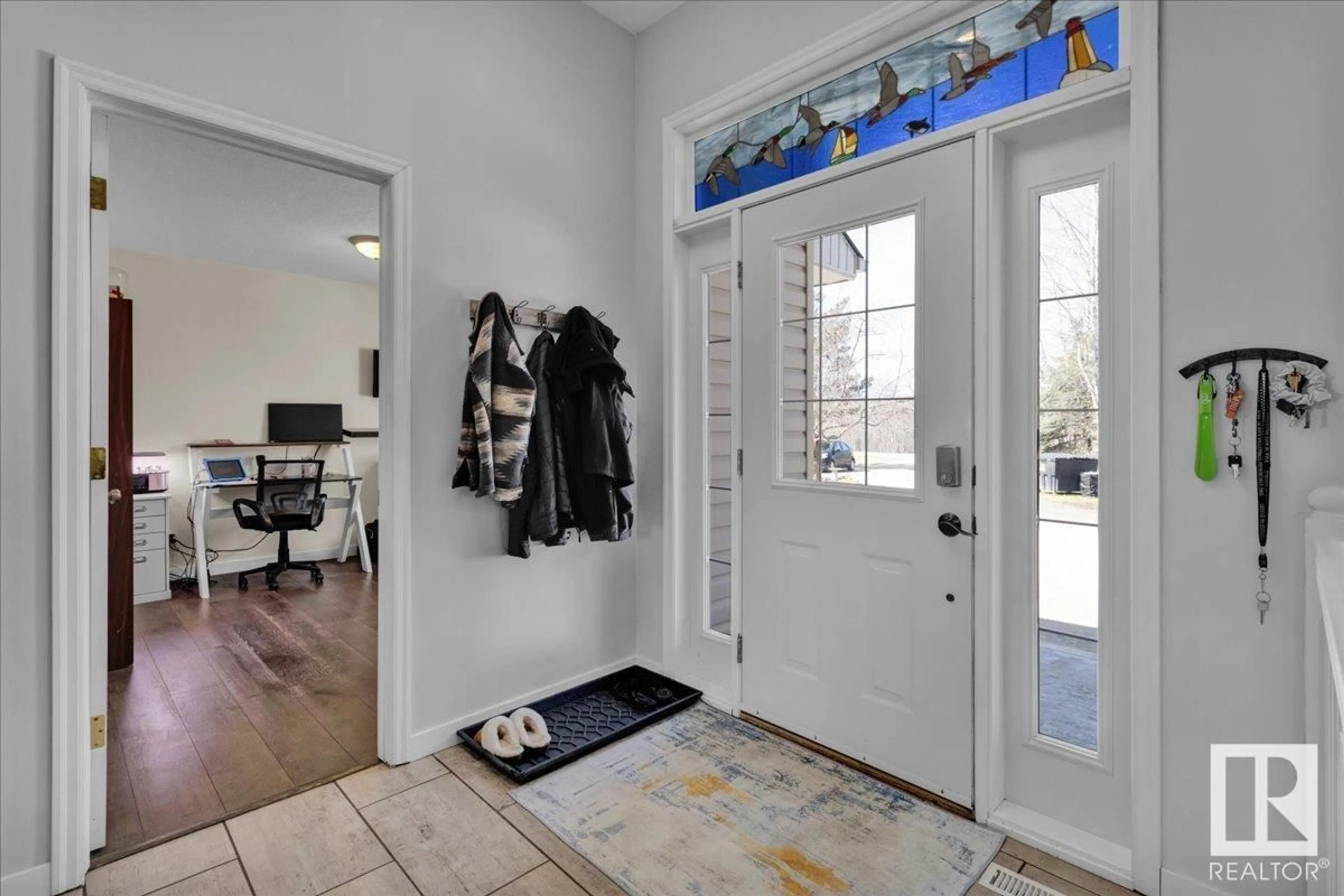 Indoor entryway for 52508 - 13 RGE ROAD 21, Rural Parkland County Alberta T0E0H0