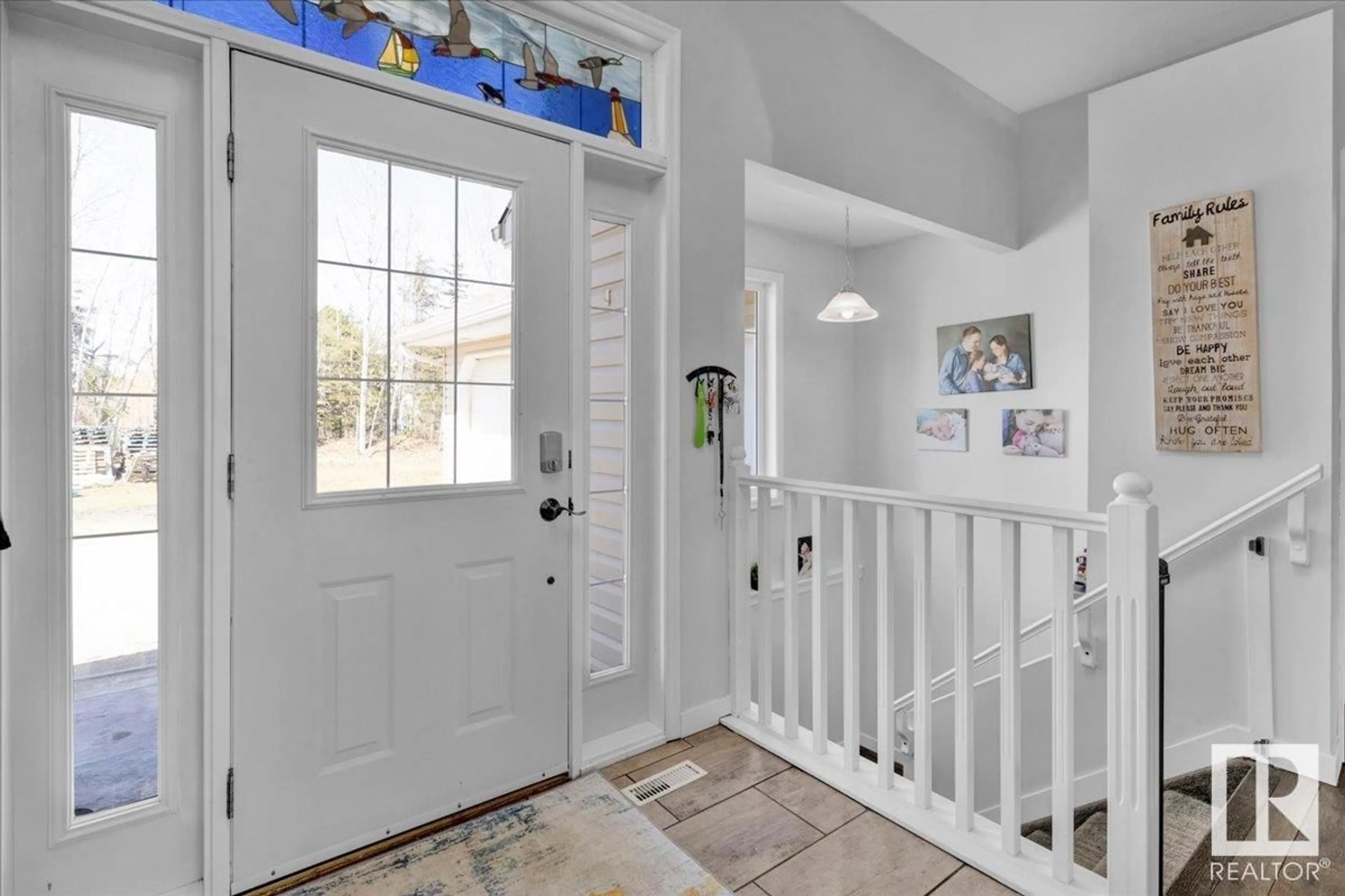 Indoor entryway for 52508 - 13 RGE ROAD 21, Rural Parkland County Alberta T0E0H0