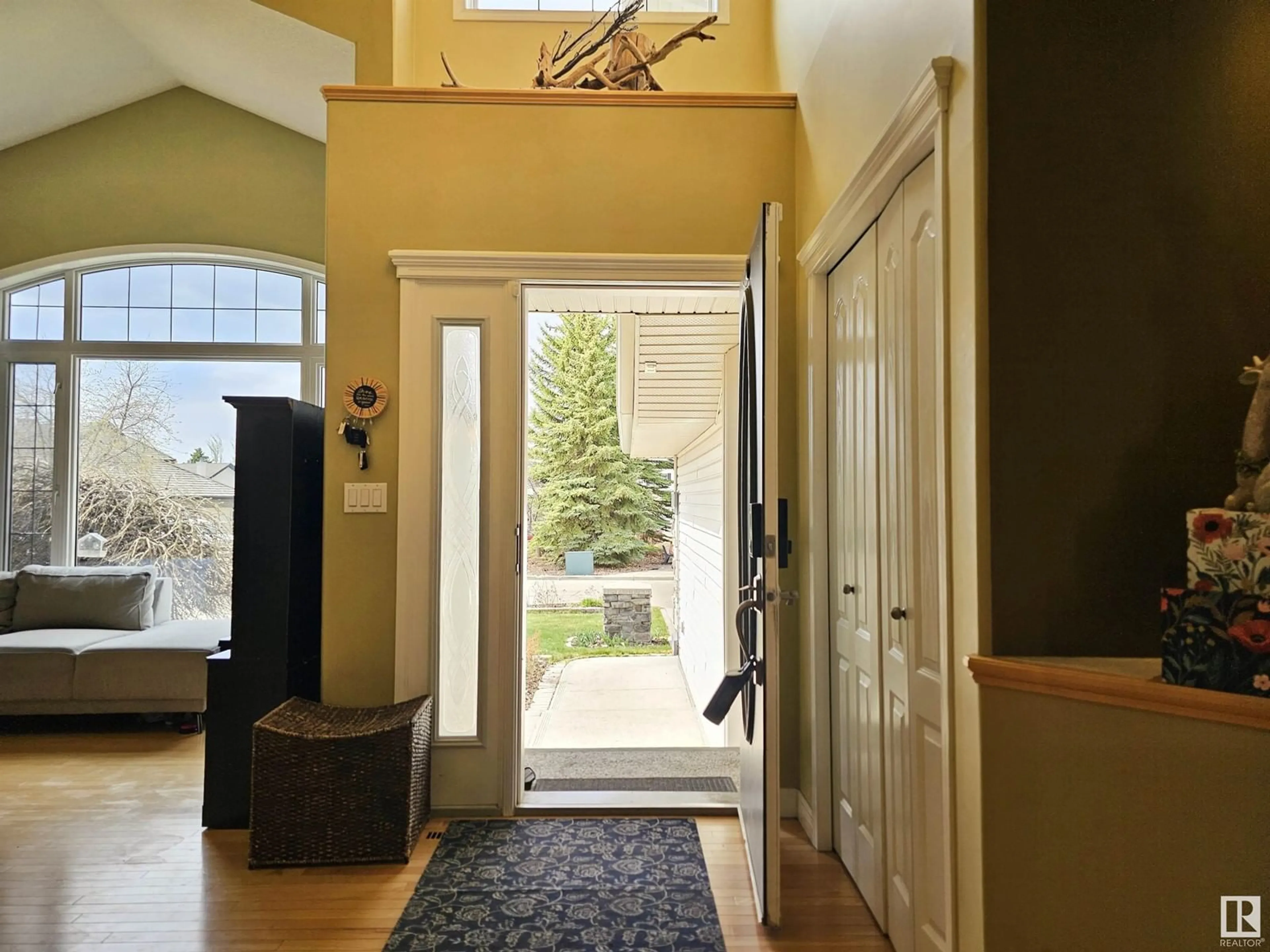 Indoor entryway for 6 LUCINDA TC, St. Albert Alberta T8N6A6