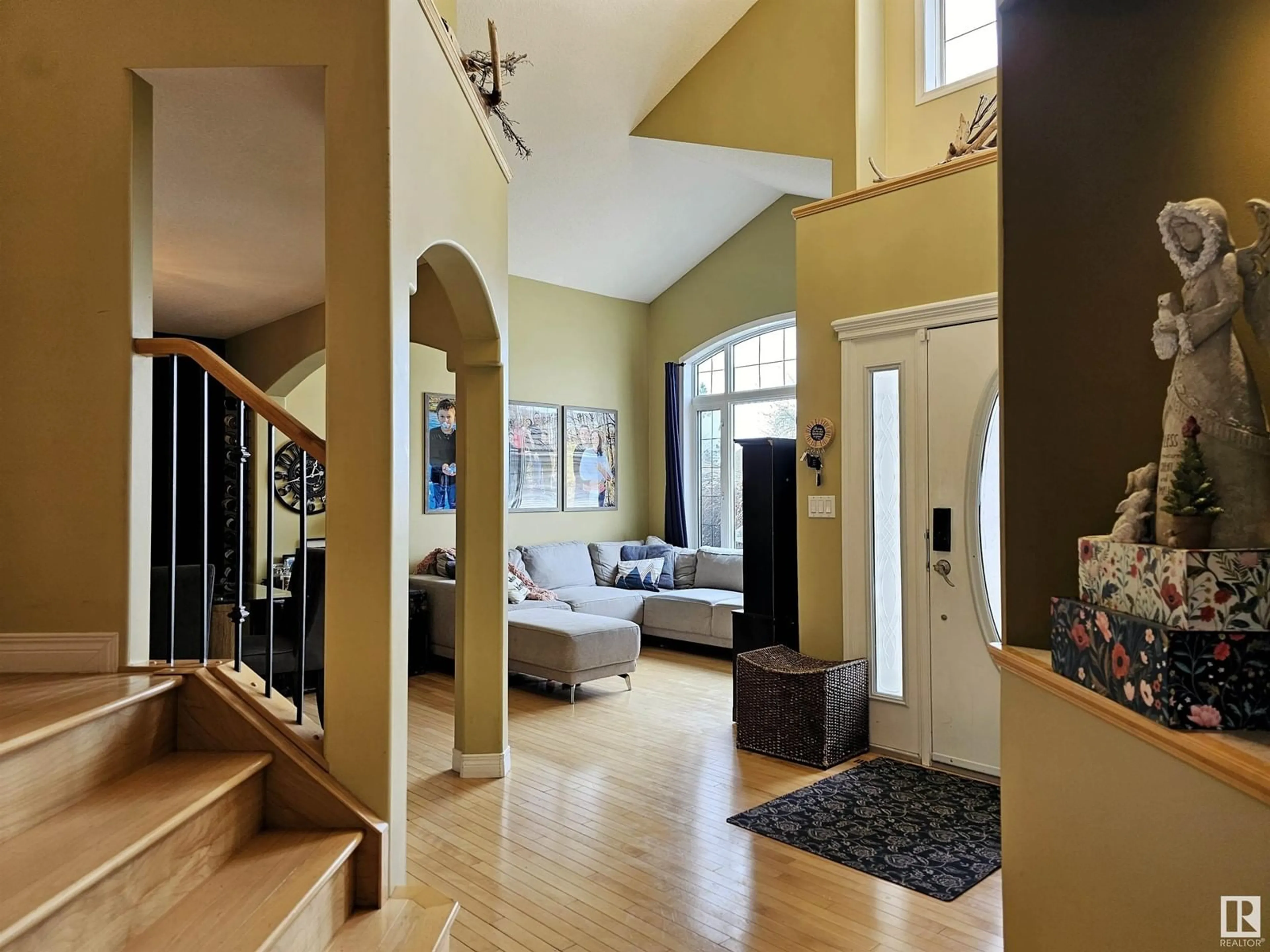 Indoor entryway for 6 LUCINDA TC, St. Albert Alberta T8N6A6