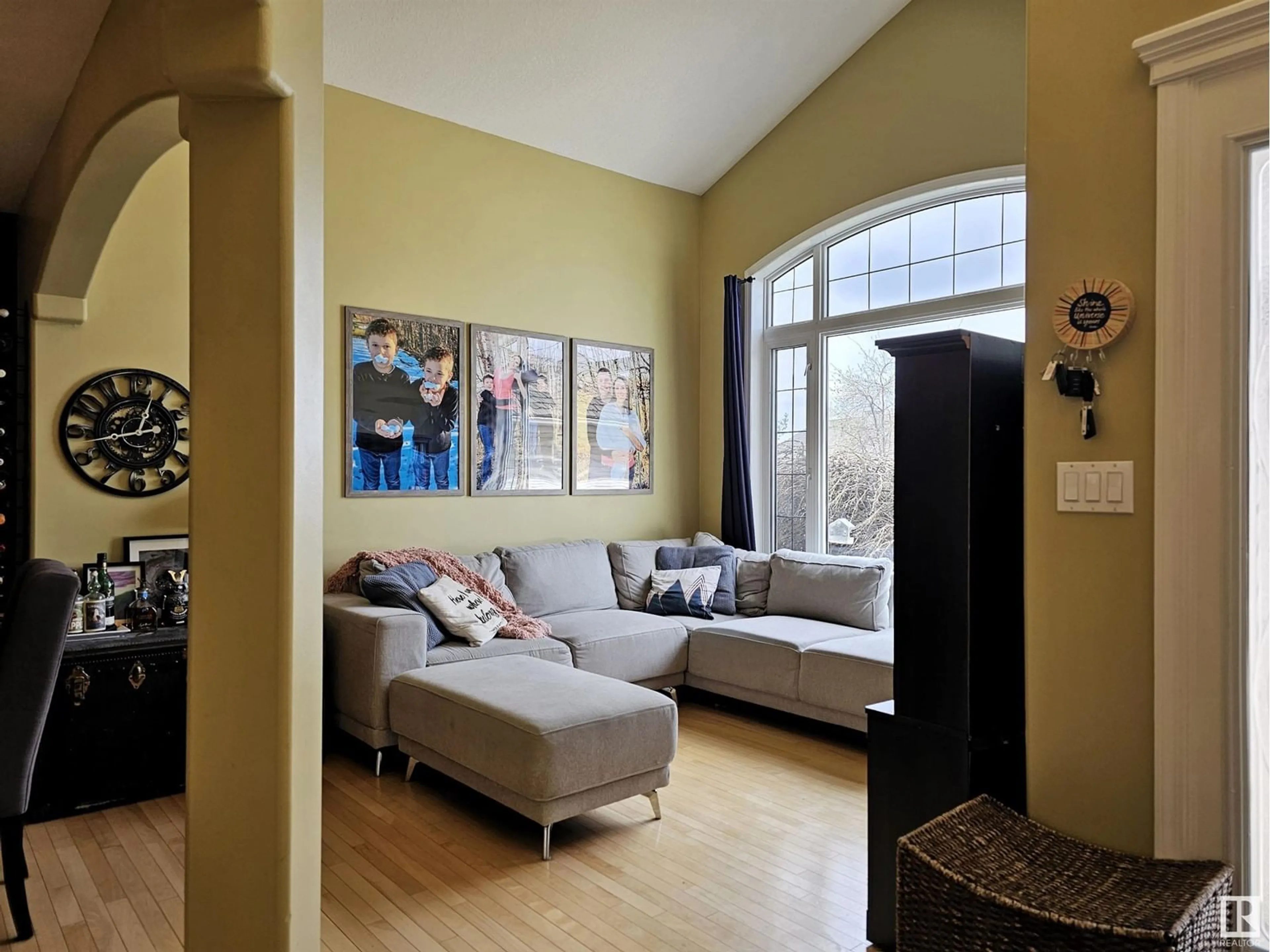 Indoor entryway for 6 LUCINDA TC, St. Albert Alberta T8N6A6