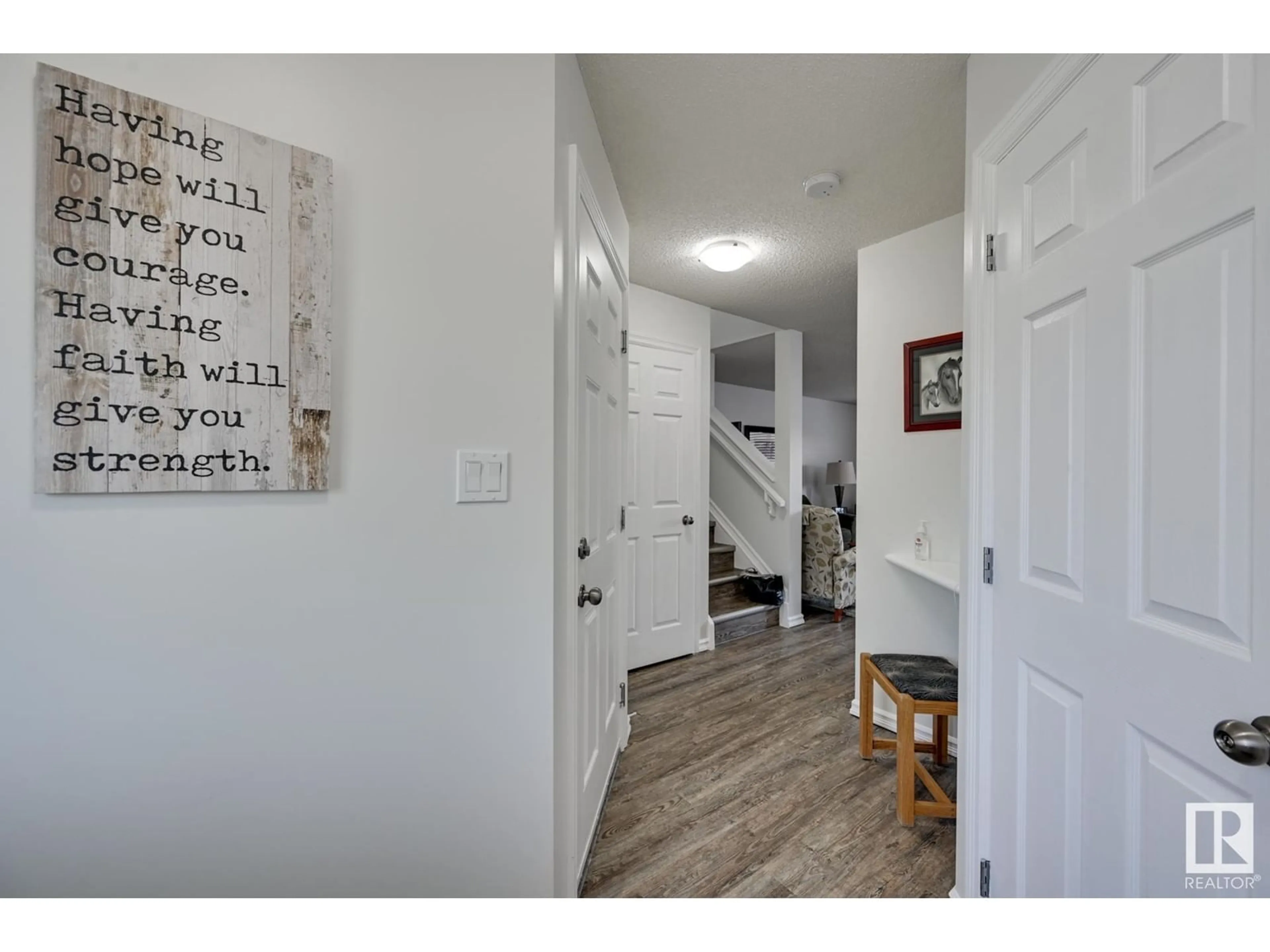 Indoor entryway for 32 WELLINGTON PL, Fort Saskatchewan Alberta T8L0G2