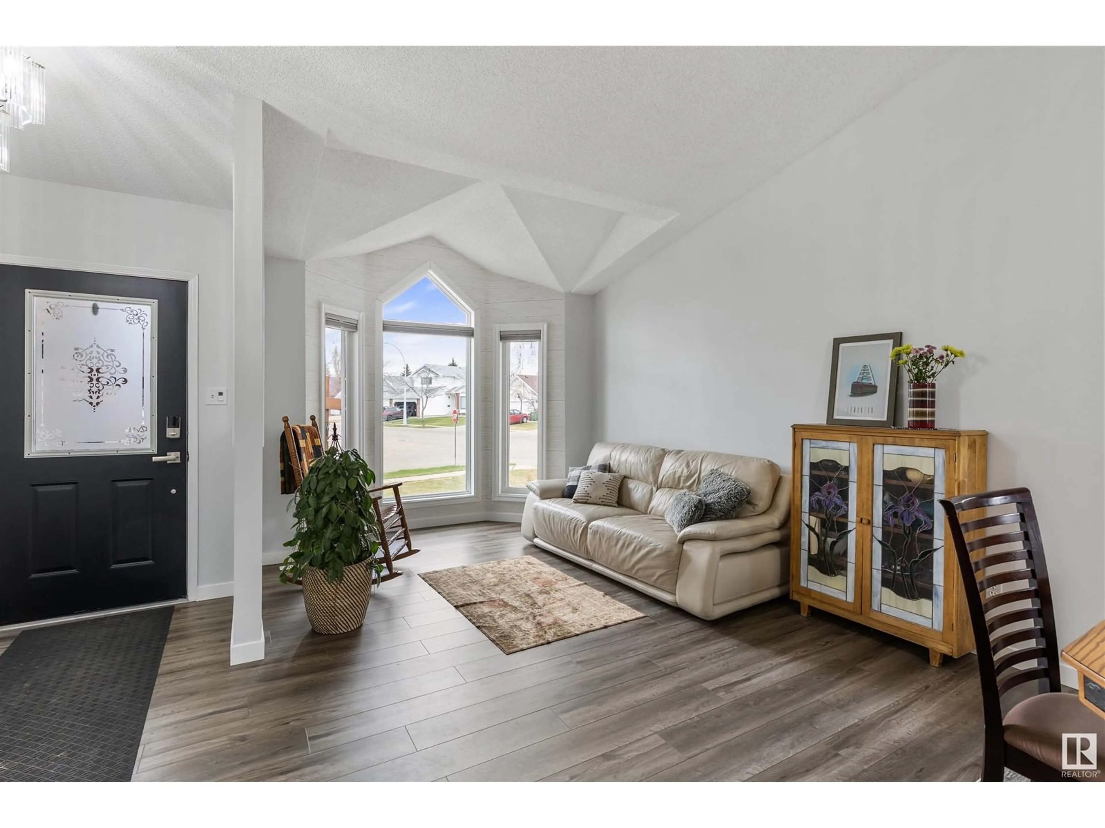 Indoor entryway for 159 DORCHESTER DR, St. Albert Alberta T8N5R7