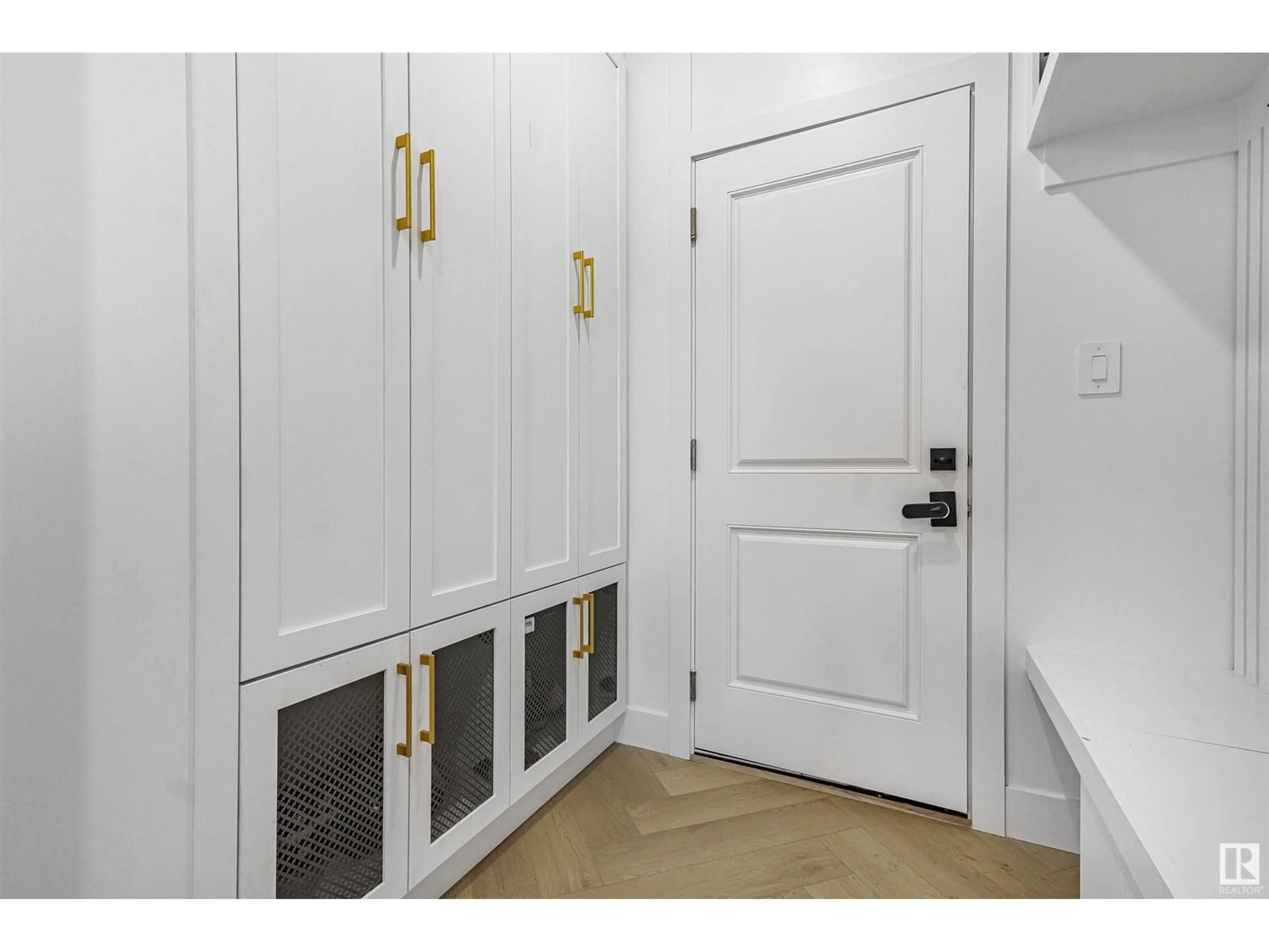Indoor entryway for 8452 MAYDAY LINK, Edmonton Alberta T6X3E6