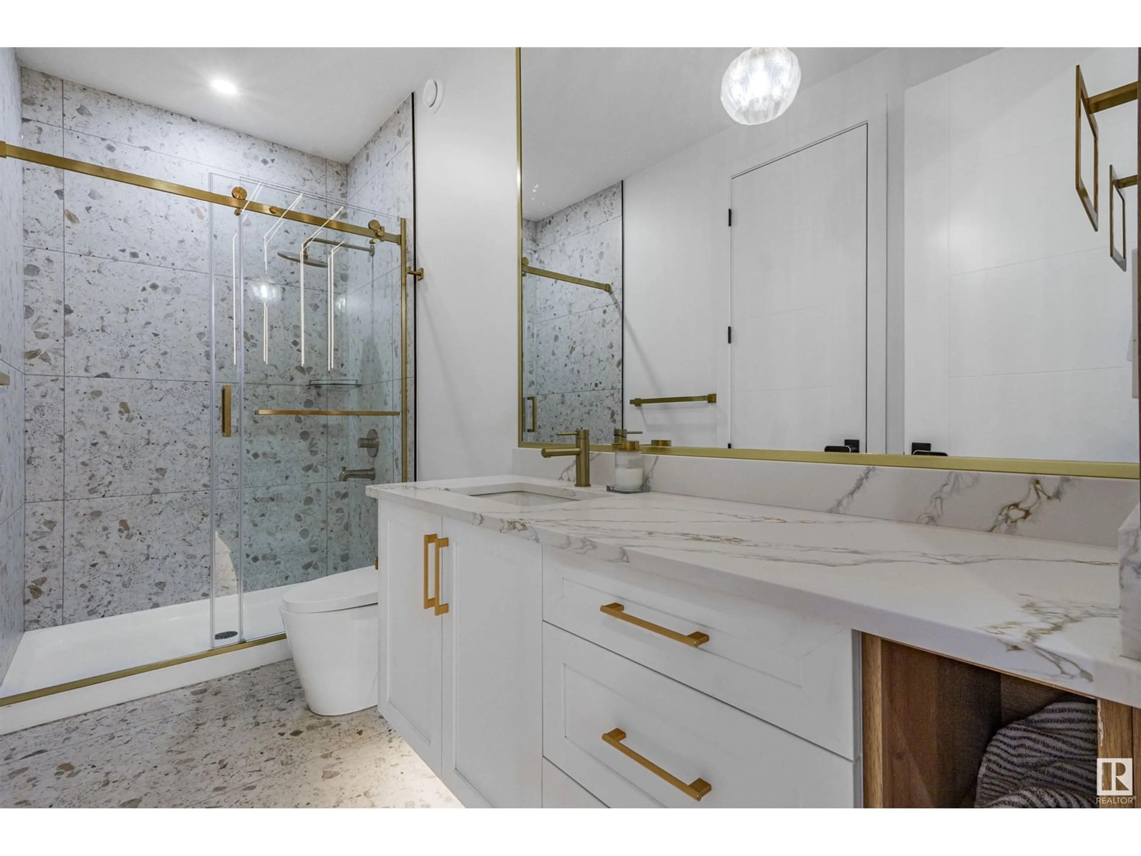 Contemporary bathroom, ceramic/tile floor for 8452 MAYDAY LINK, Edmonton Alberta T6X3E6