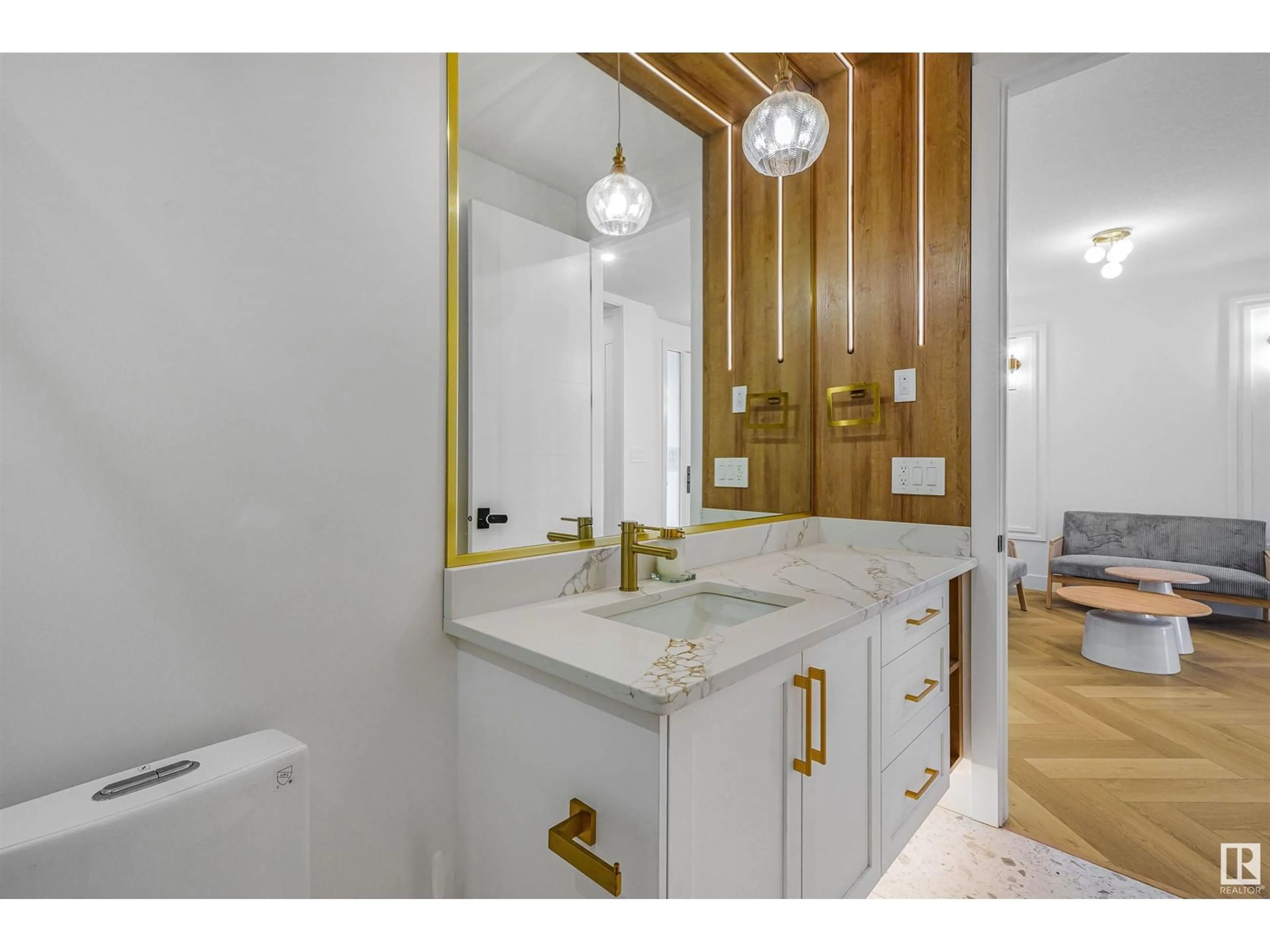Contemporary bathroom, unknown for 8452 MAYDAY LINK, Edmonton Alberta T6X3E6