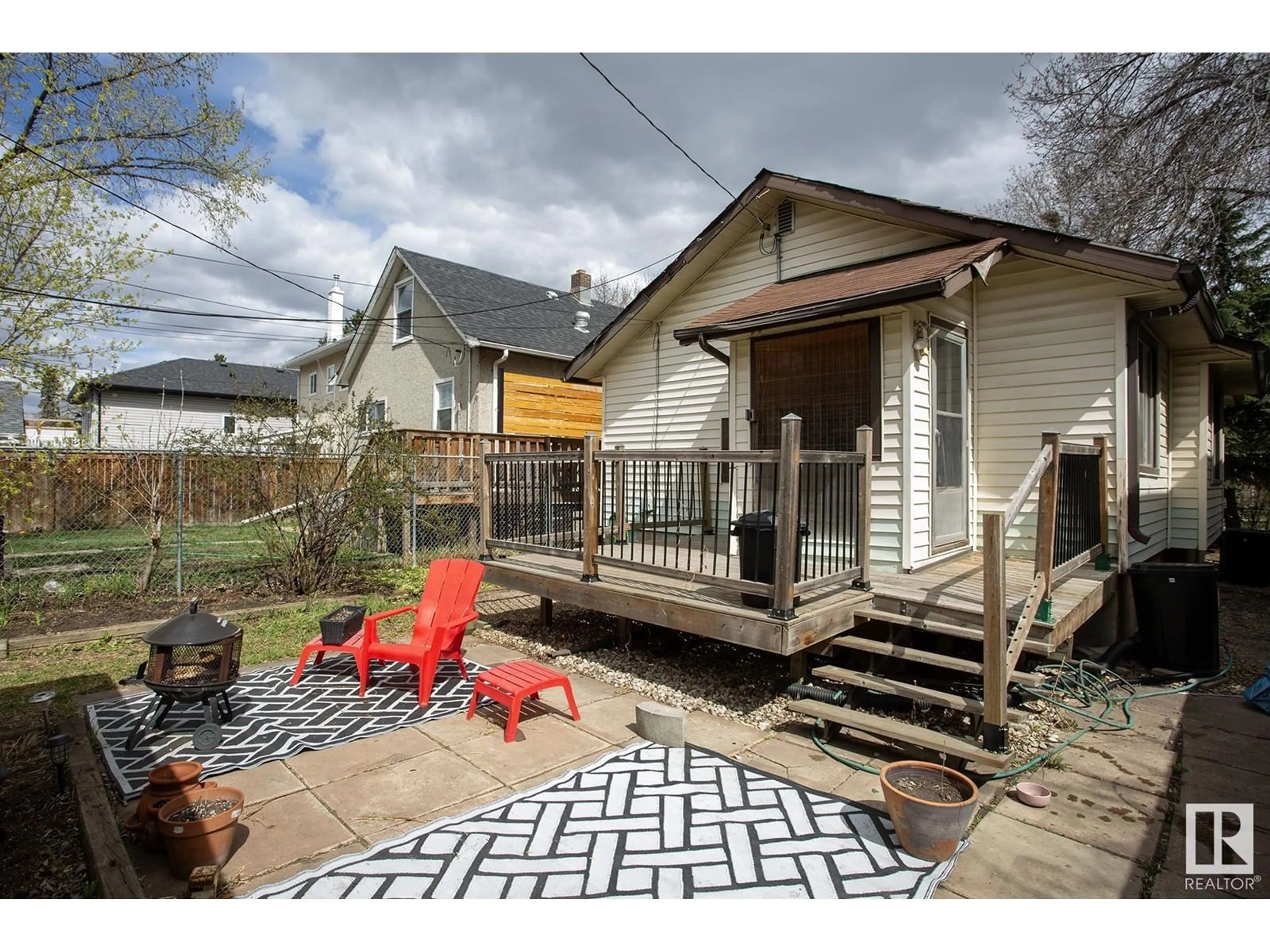 Patio, street for 11528 93 ST, Edmonton Alberta T5G1C7