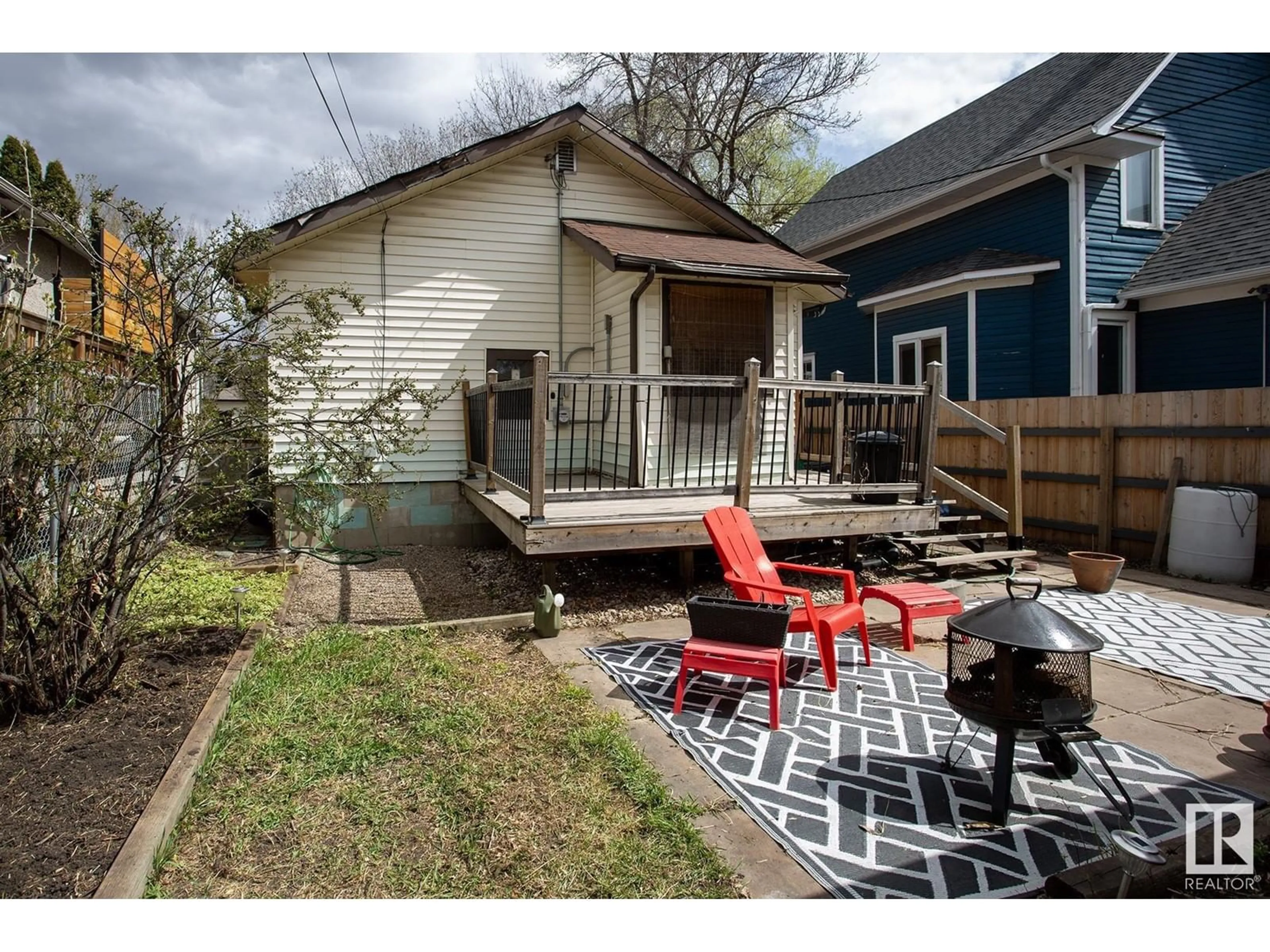 Patio, street for 11528 93 ST, Edmonton Alberta T5G1C7