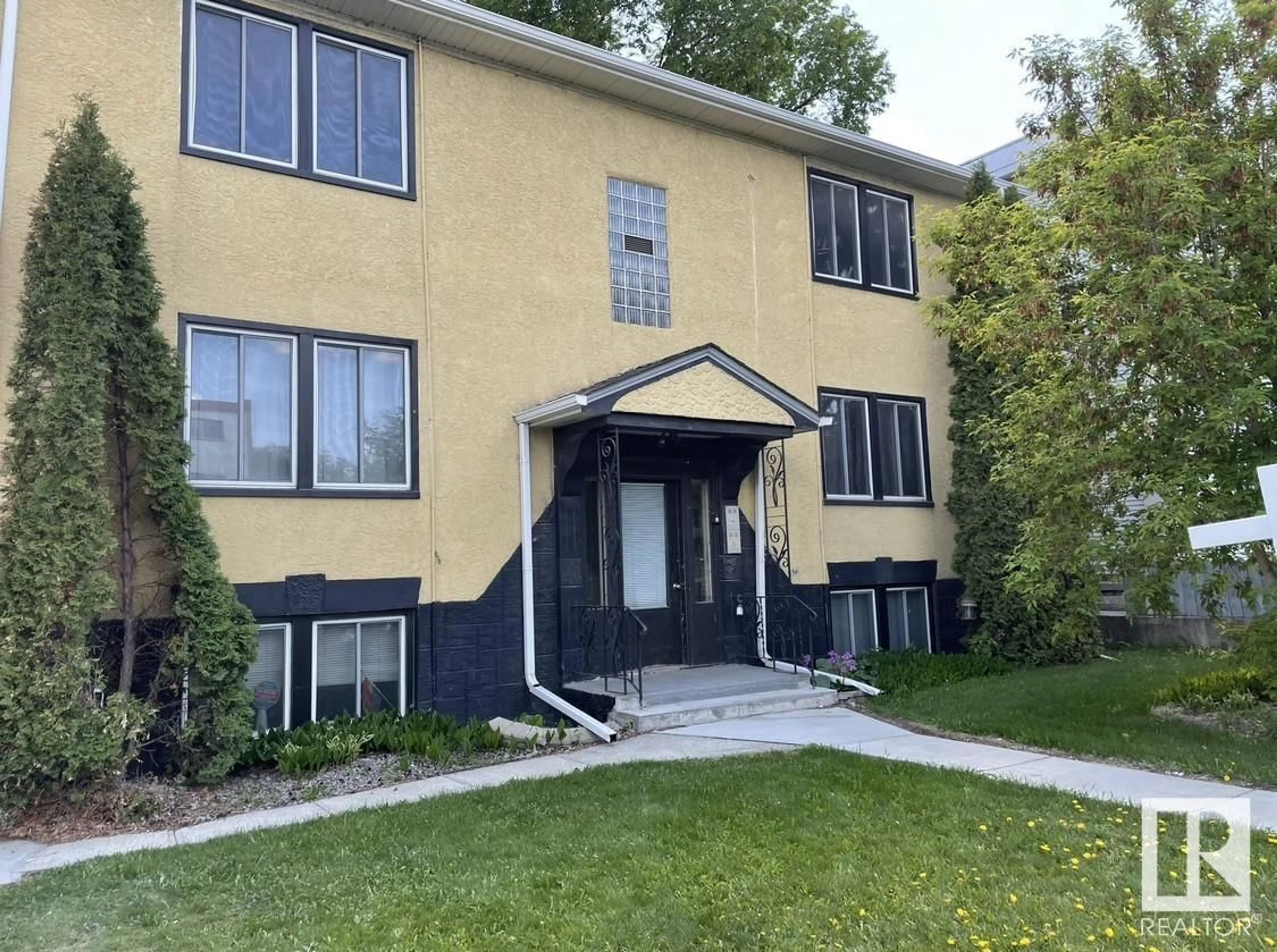 Unknown for #4 - 9835 82 AV, Edmonton Alberta T6E1Y7