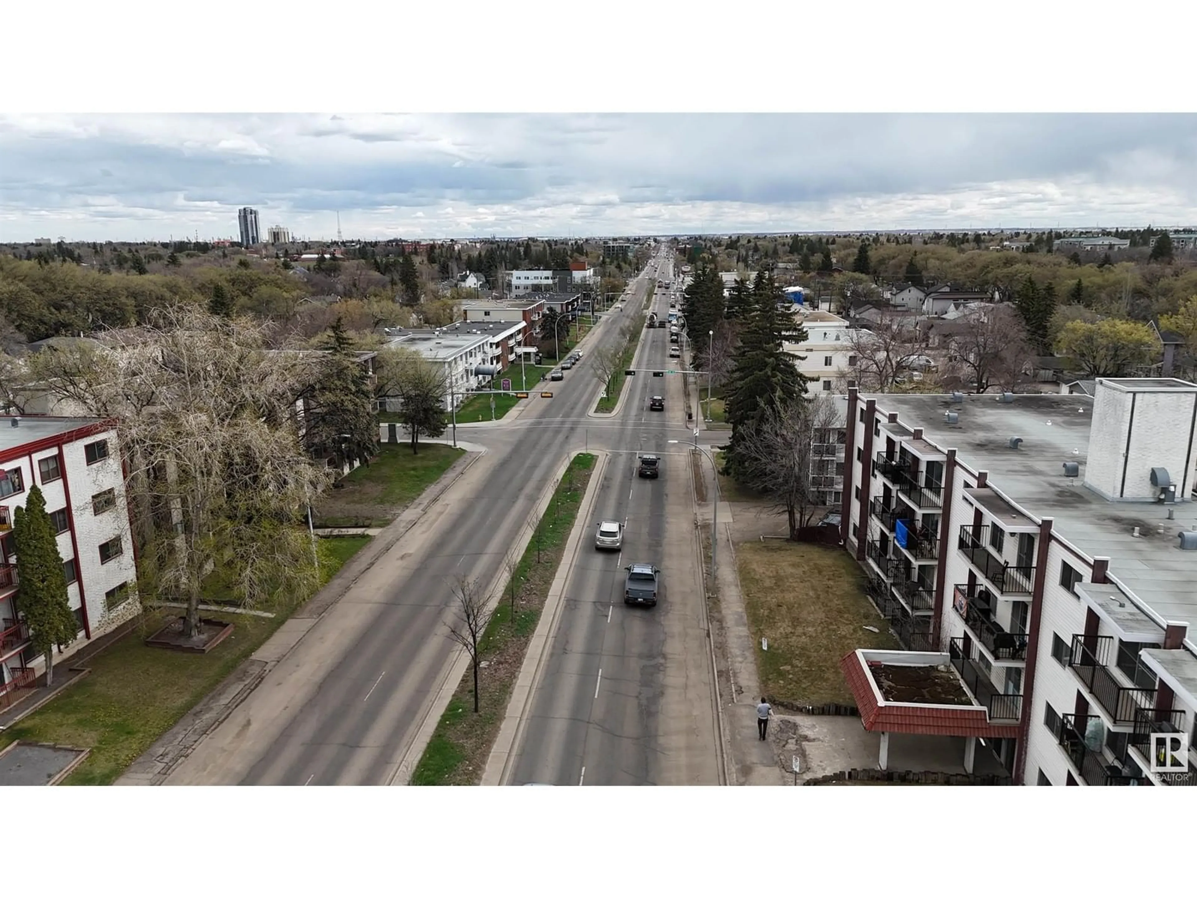 A pic from outside/outdoor area/front of a property/back of a property/a pic from drone, street for #4 - 9835 82 AV, Edmonton Alberta T6E1Y7