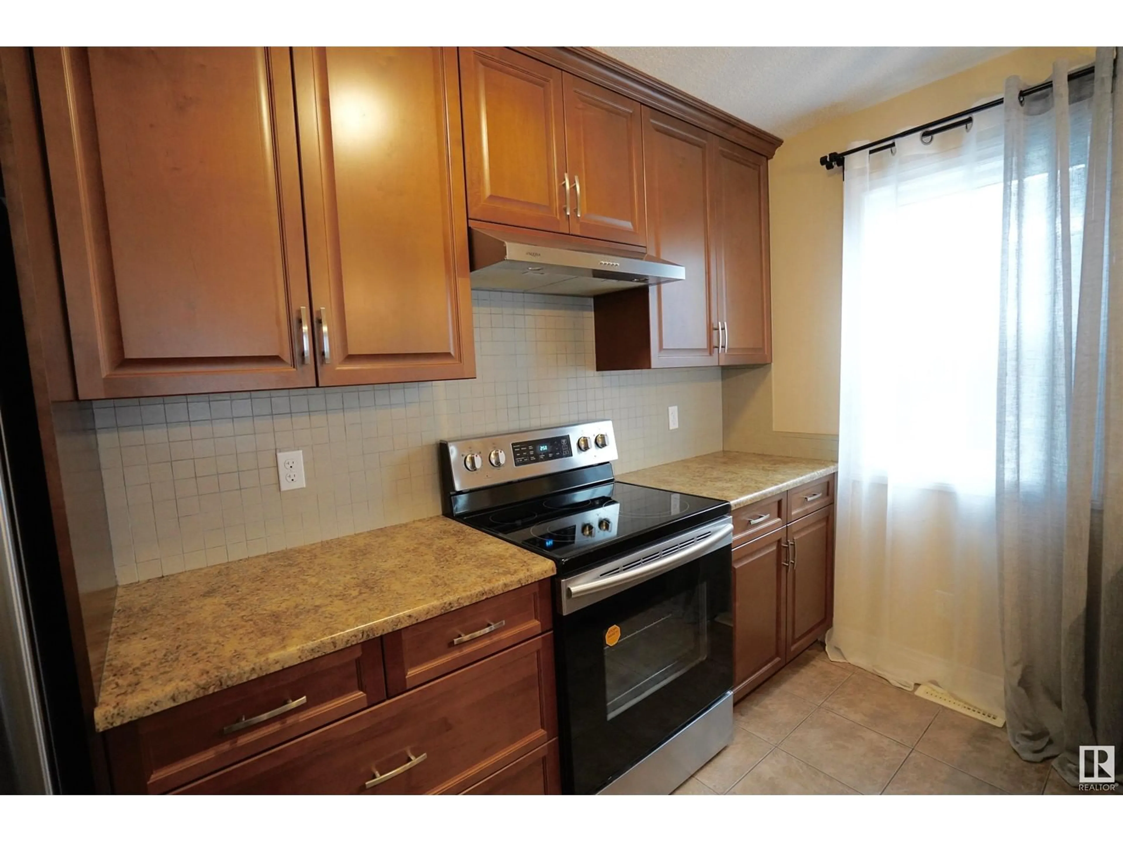 Standard kitchen, unknown for 12018 65 ST, Edmonton Alberta T5W4L7