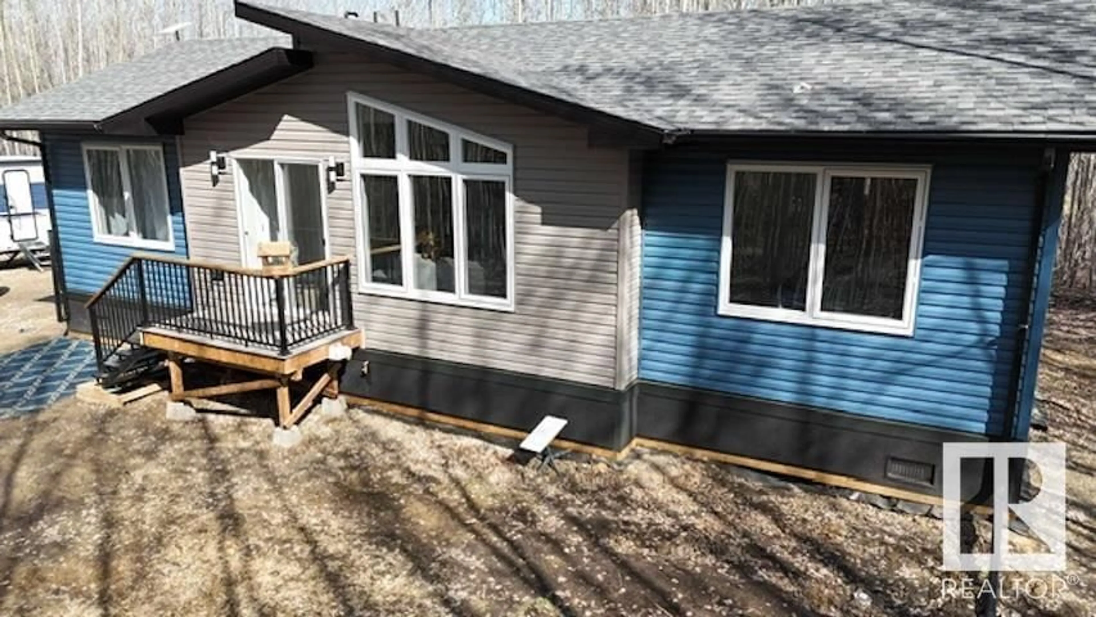Home with vinyl exterior material, building for 473060 - 304 RGE RD 280 RGE RD, Rural Wetaskiwin County Alberta T0C2C0