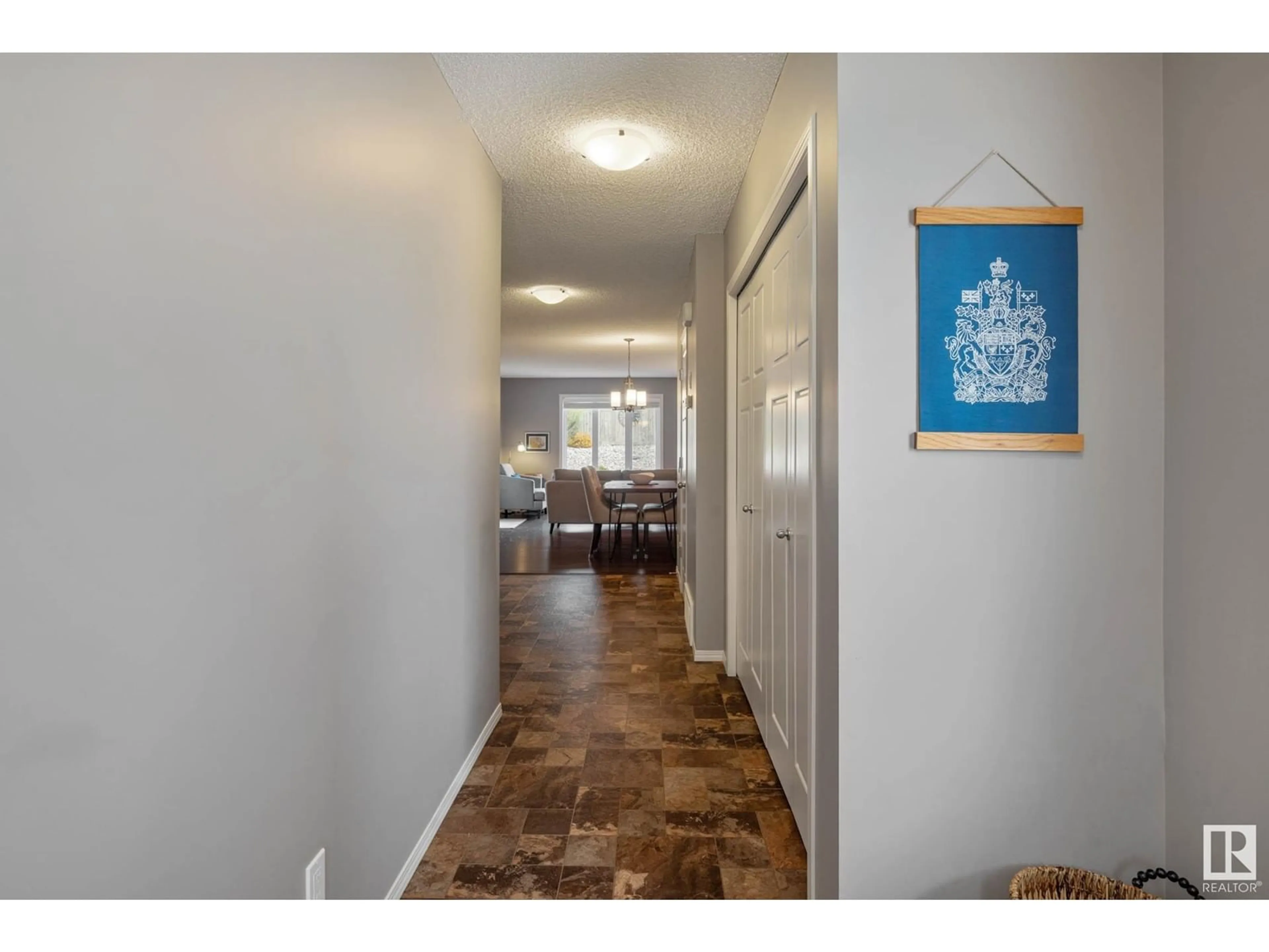 Indoor entryway for 24 ROYAL ST, St. Albert Alberta T8N7N9